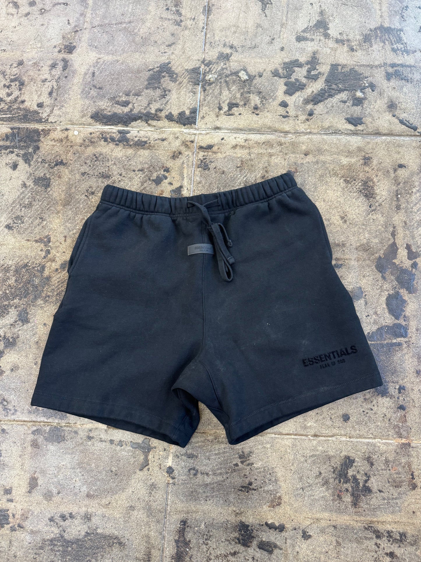 ESSENTIAL BLACK SHORTS (USED)