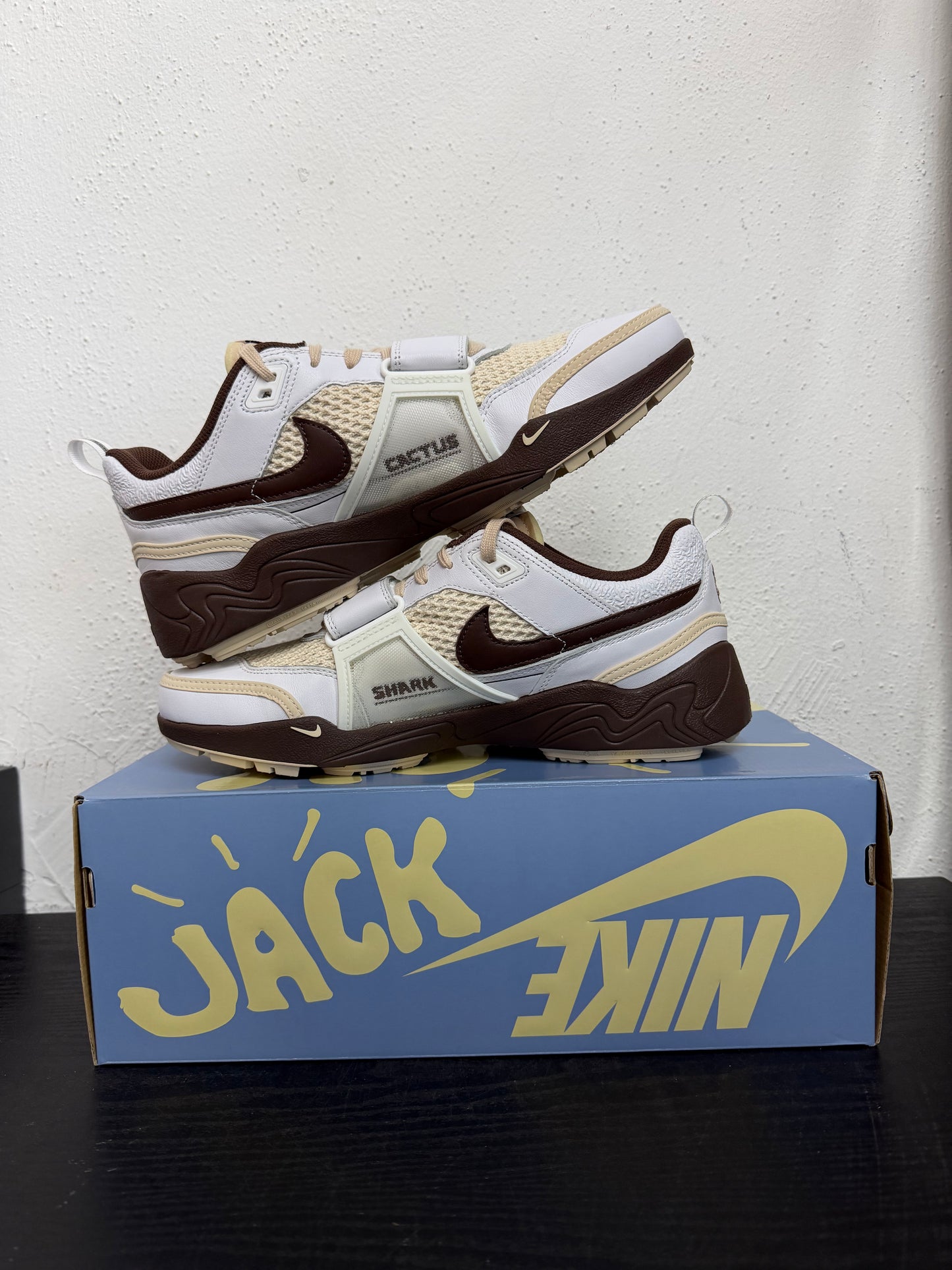 NIKE ZOOM FIELD JAXX TRAVIS SCOTT LIGHT CHOCOLATE