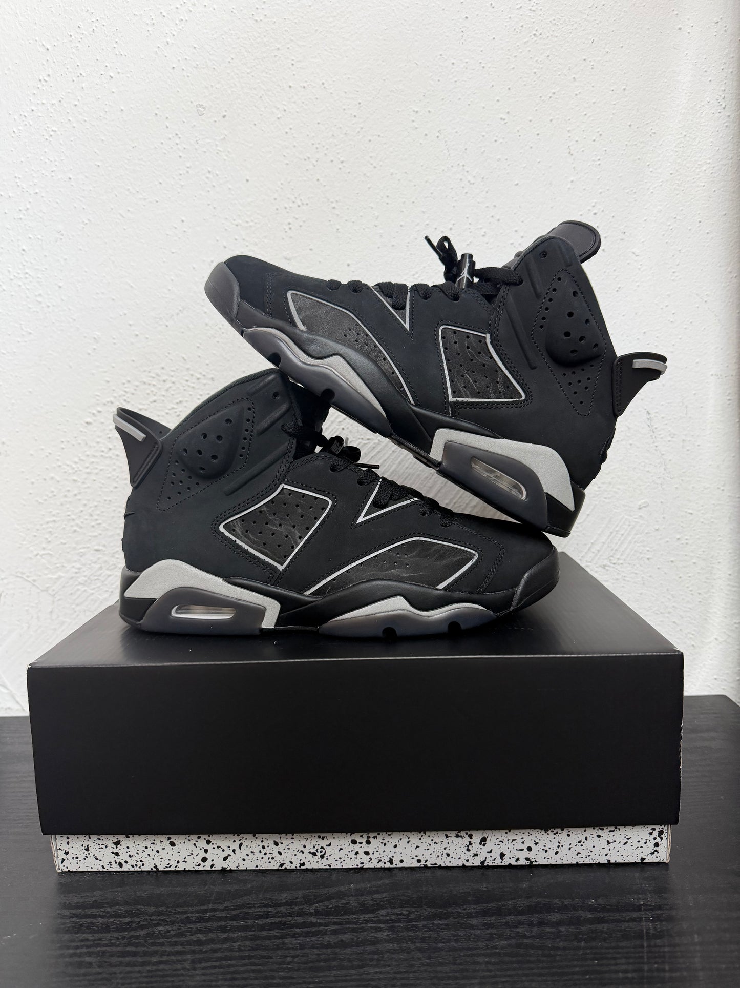 JORDAN 6 CAP AND GOWN