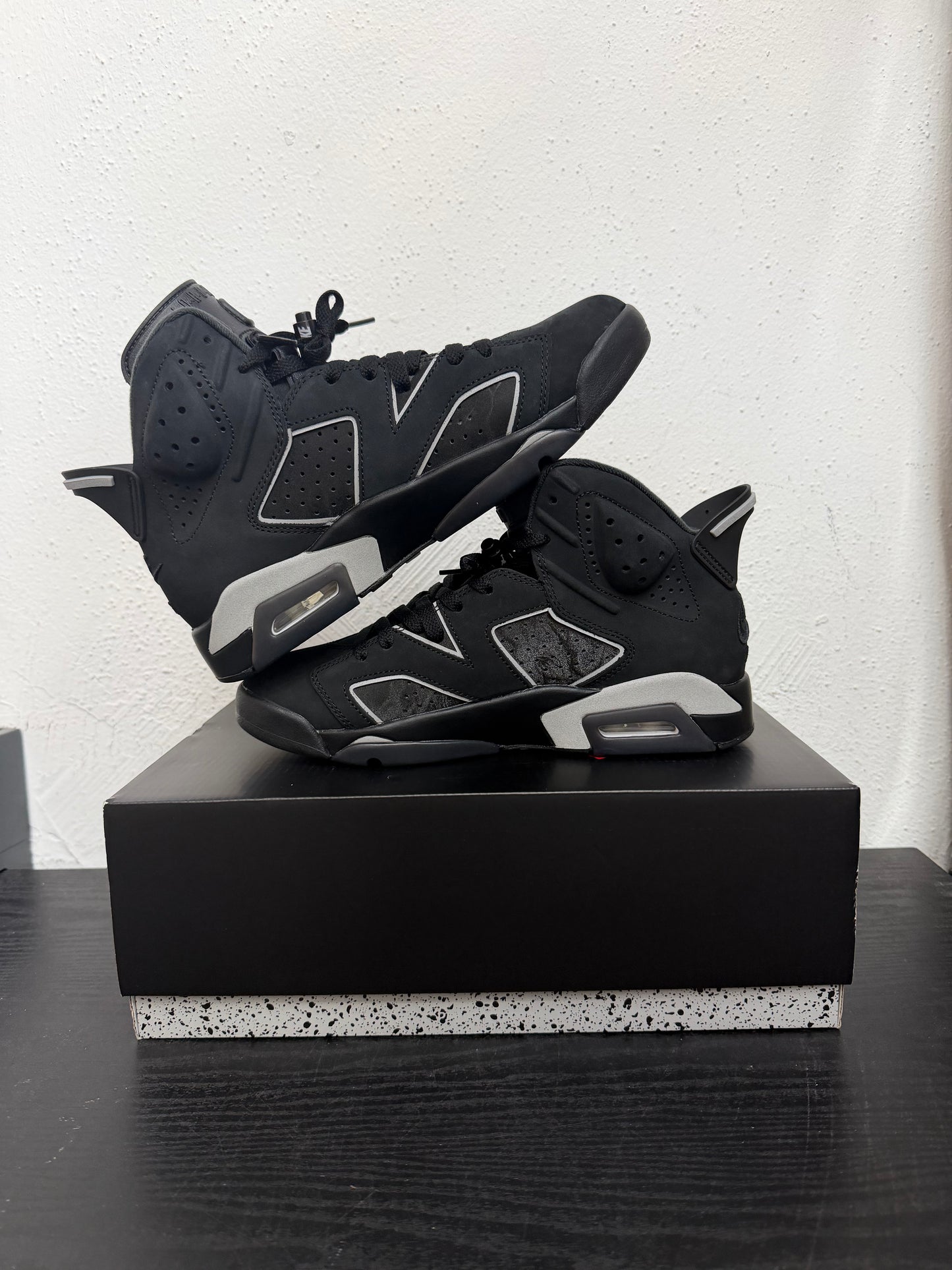 JORDAN 6 CAP AND GOWN