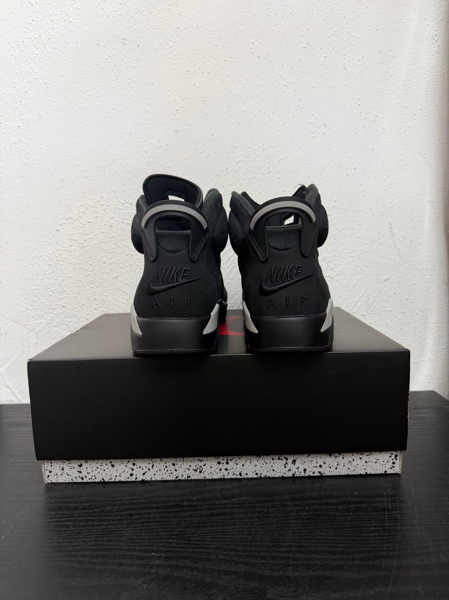 JORDAN 6 CAP AND GOWN