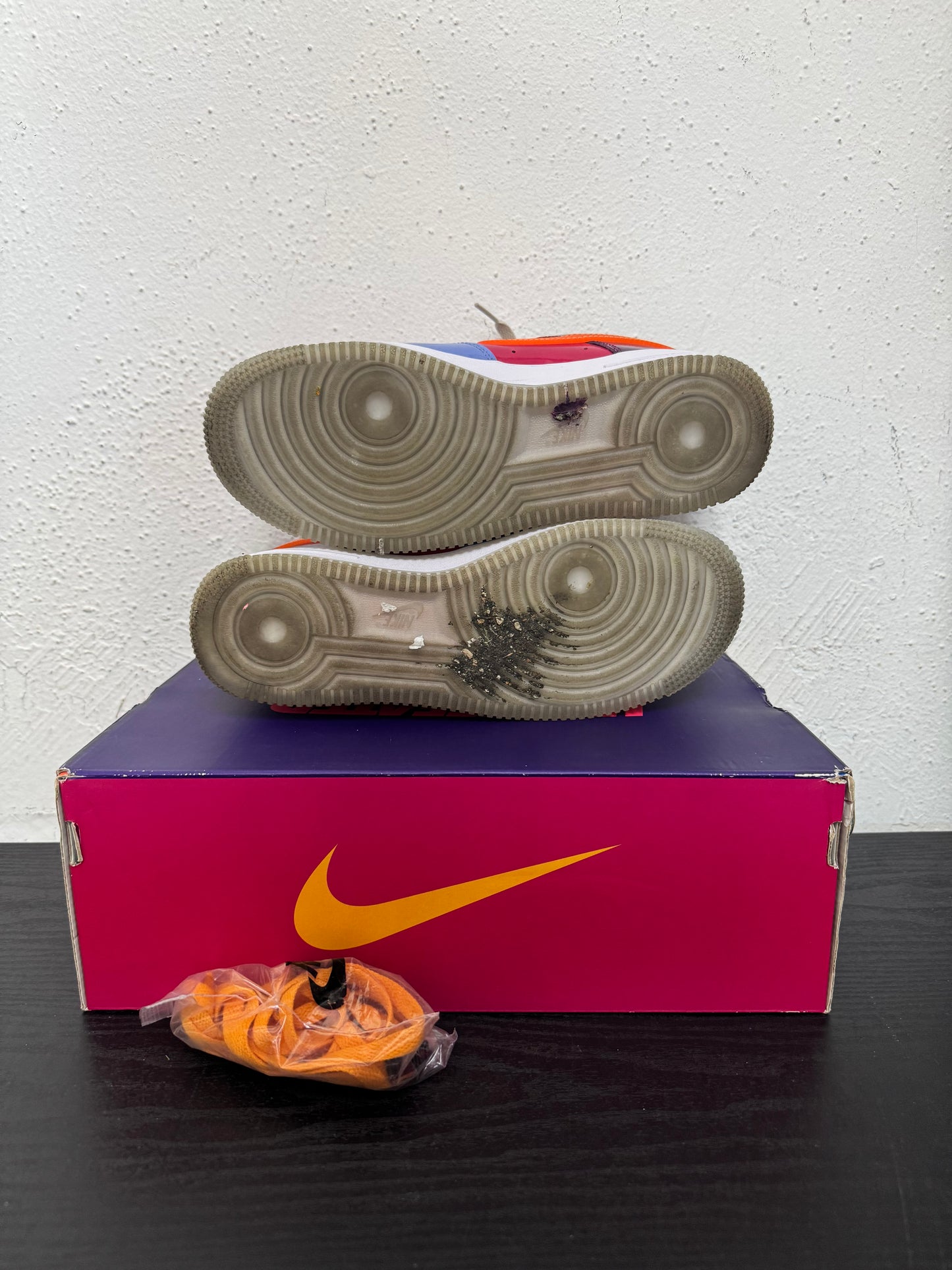 UNDEFEATED AIR FORCE 1 LOW TOTAL ORANGE (USED)