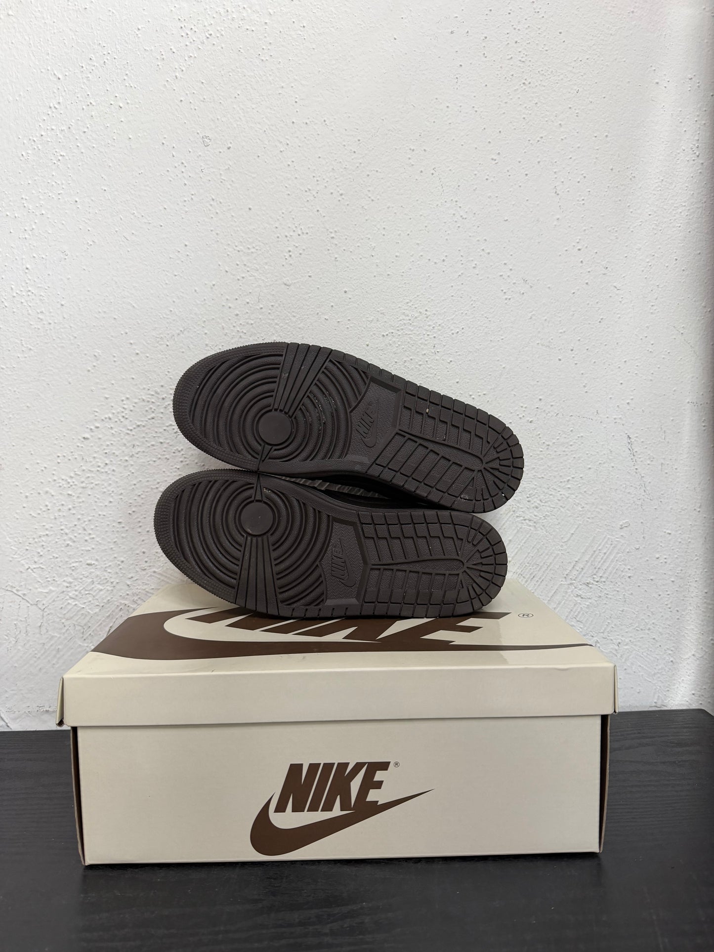 JORDAN 1 LOW TRAVIS VELVET BROWN (USED)
