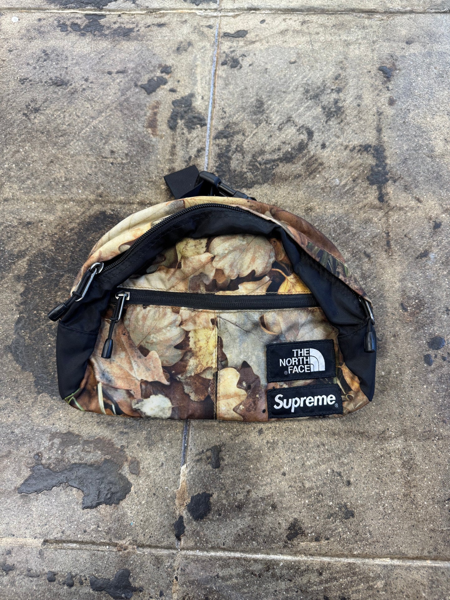 SUPREME x NORTH FACE CAMO FANNY PACK (USED)