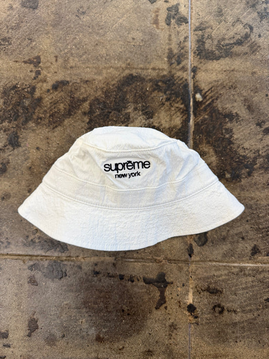 SUPREME WHITE BUCKET HAT