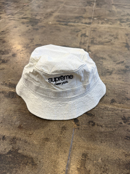 SUPREME WHITE BUCKET HAT