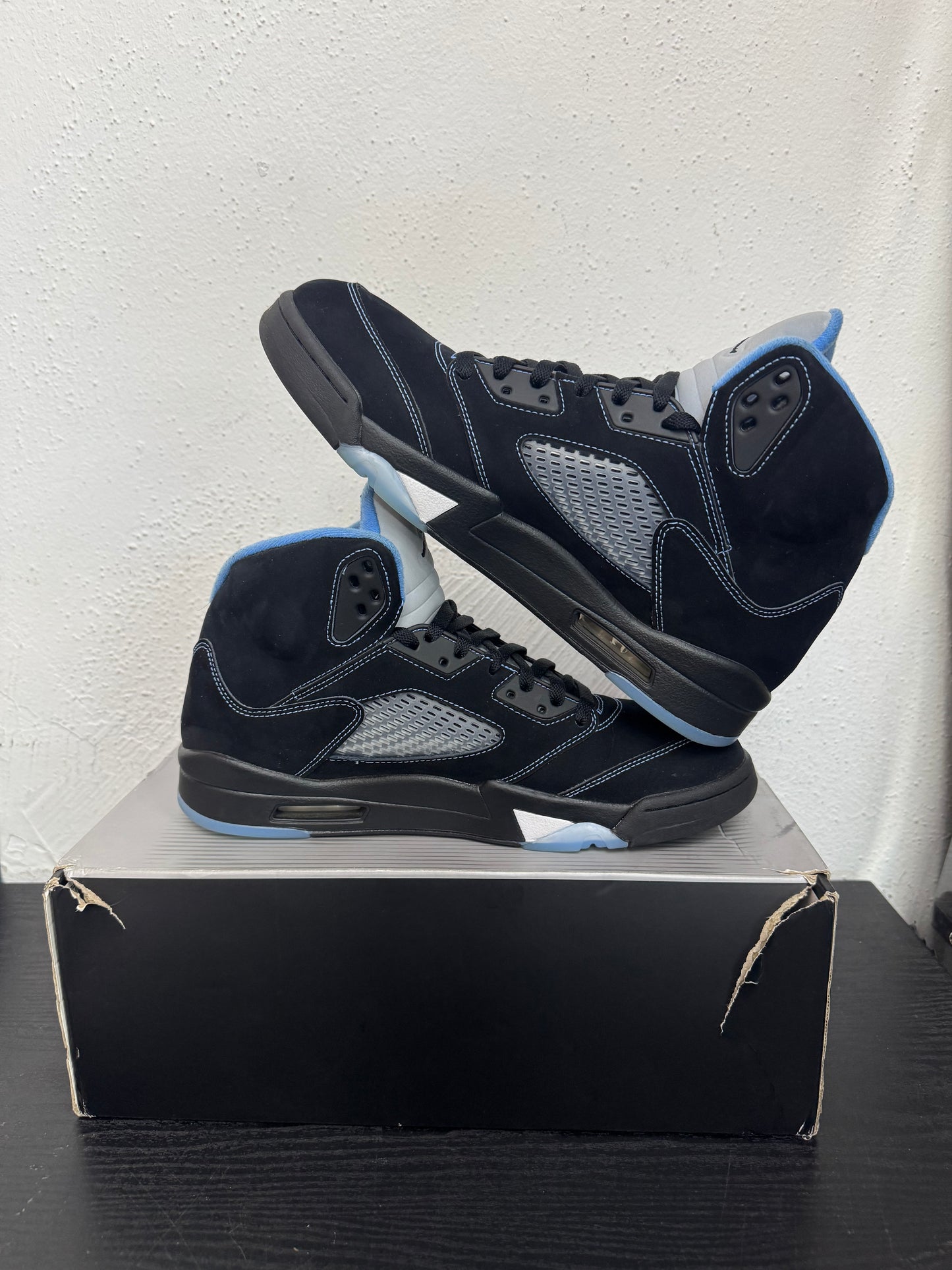 JORDAN 5 BLACK UNIVERSITY BLUE (USED)