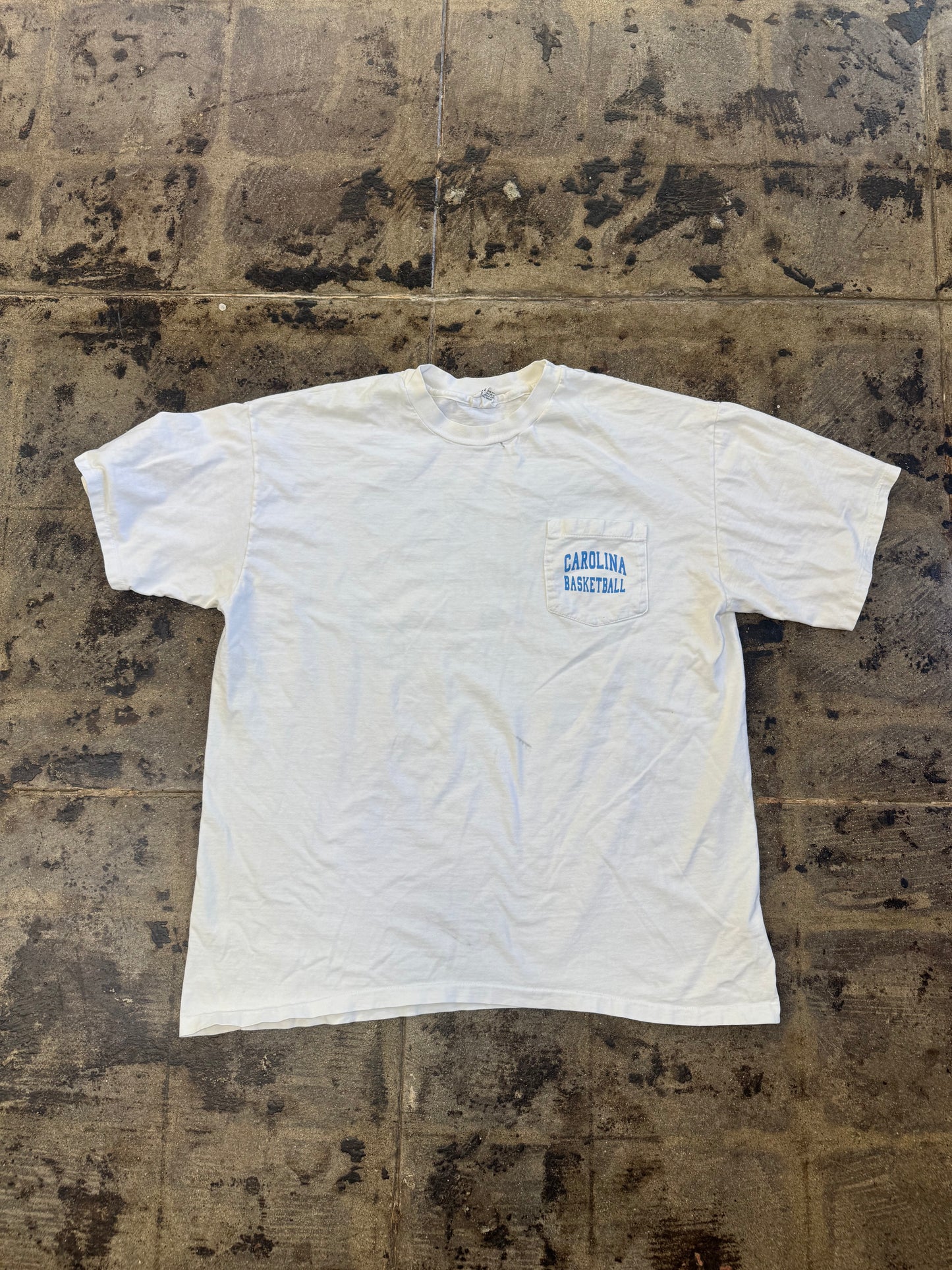 UNC BASKETBALL POCKET TEE