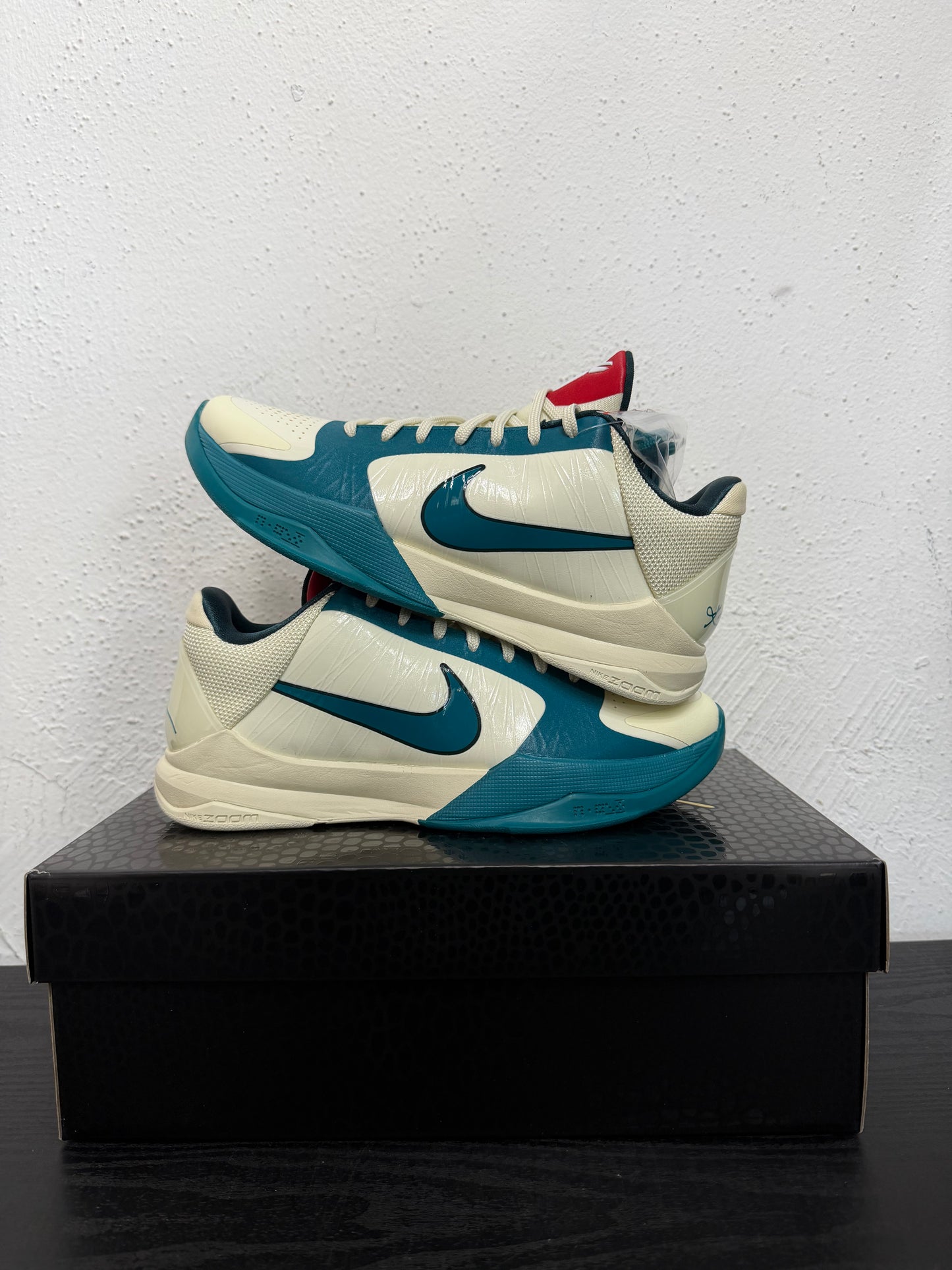 KOBE 5 PROTRO CAITLIN CLARK COCONUT MILK