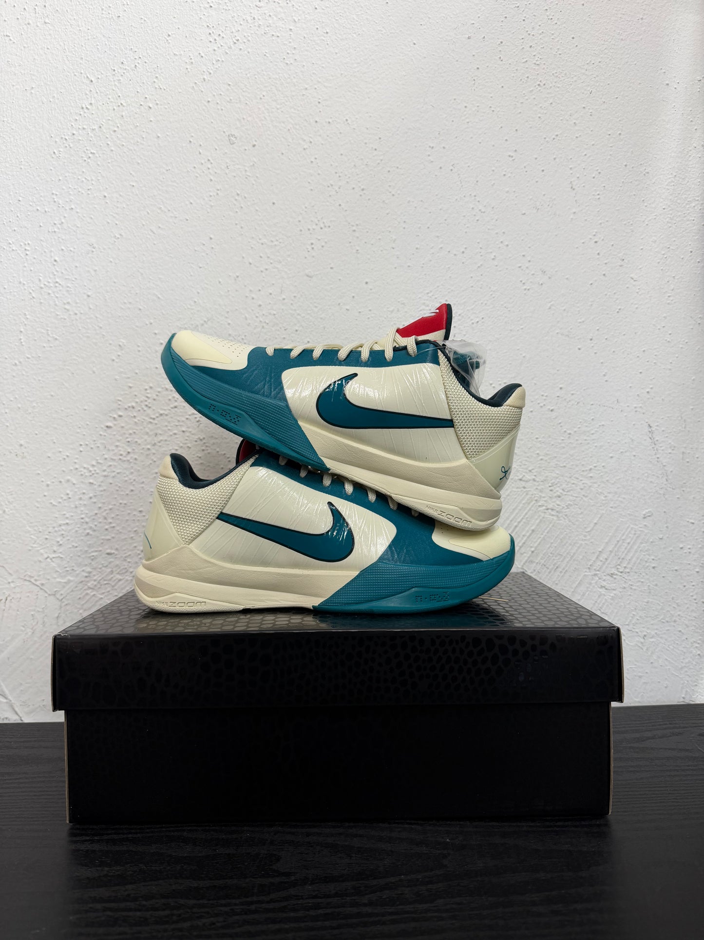 KOBE 5 PROTRO CAITLIN CLARK COCONUT MILK