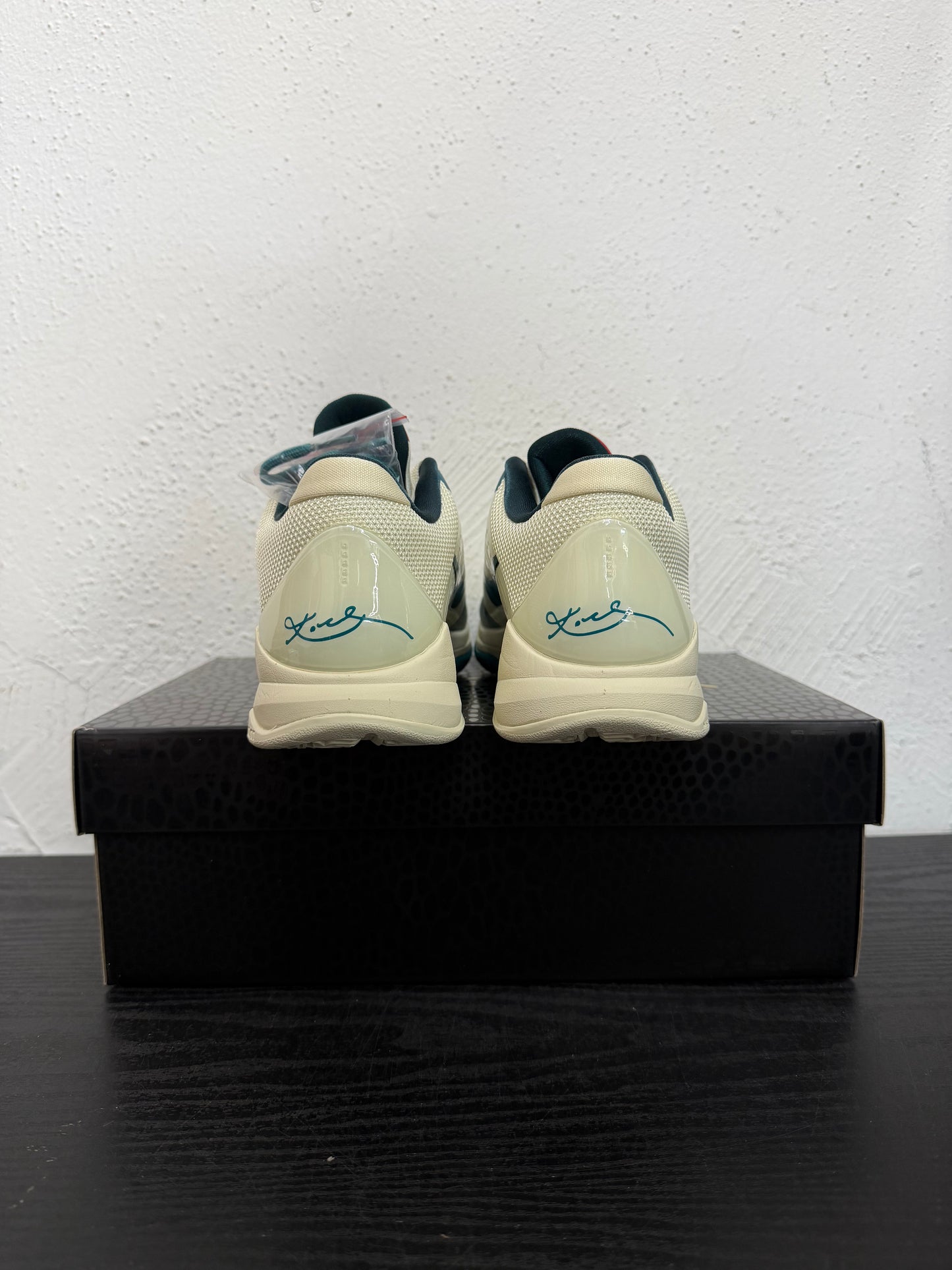 KOBE 5 PROTRO CAITLIN CLARK COCONUT MILK
