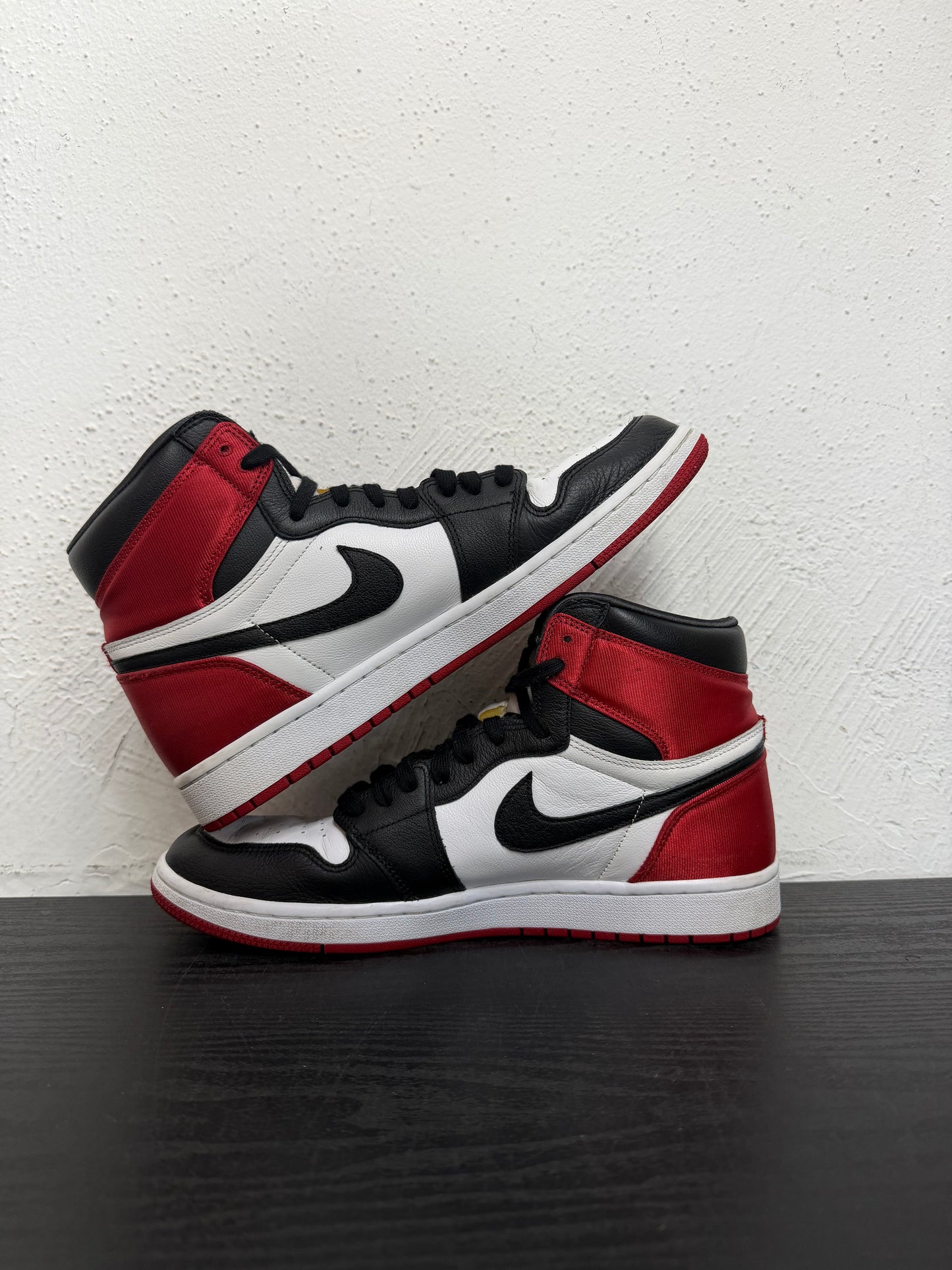 JORDAN 1 SATIN BLACK TOE (USED) (NB)