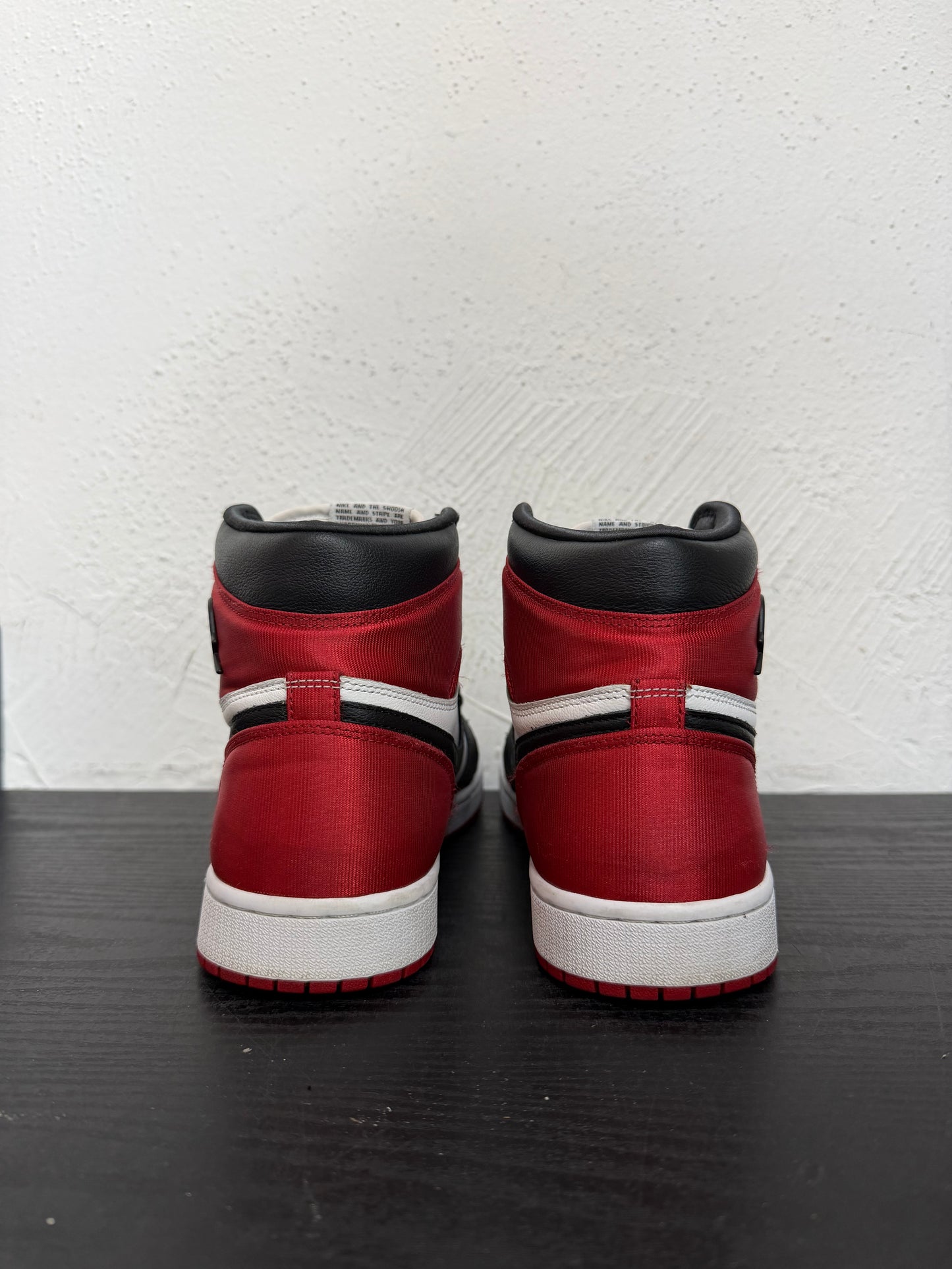 JORDAN 1 SATIN BLACK TOE (USED) (NB)