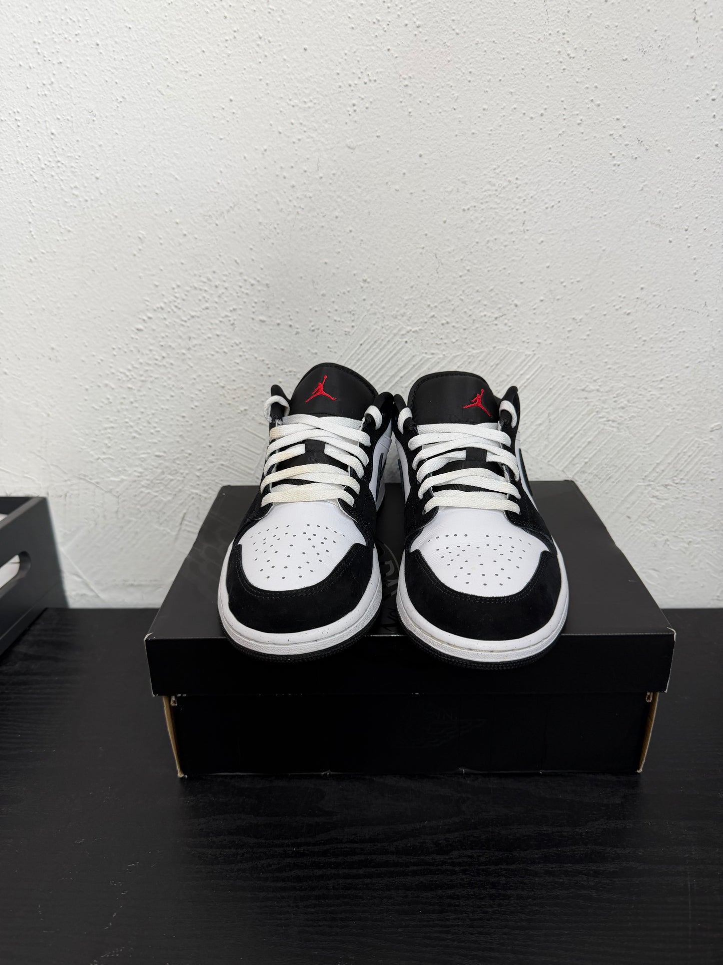 JORDAN 1 LOW SE WHT/RED/BLK/SILVER (USED)