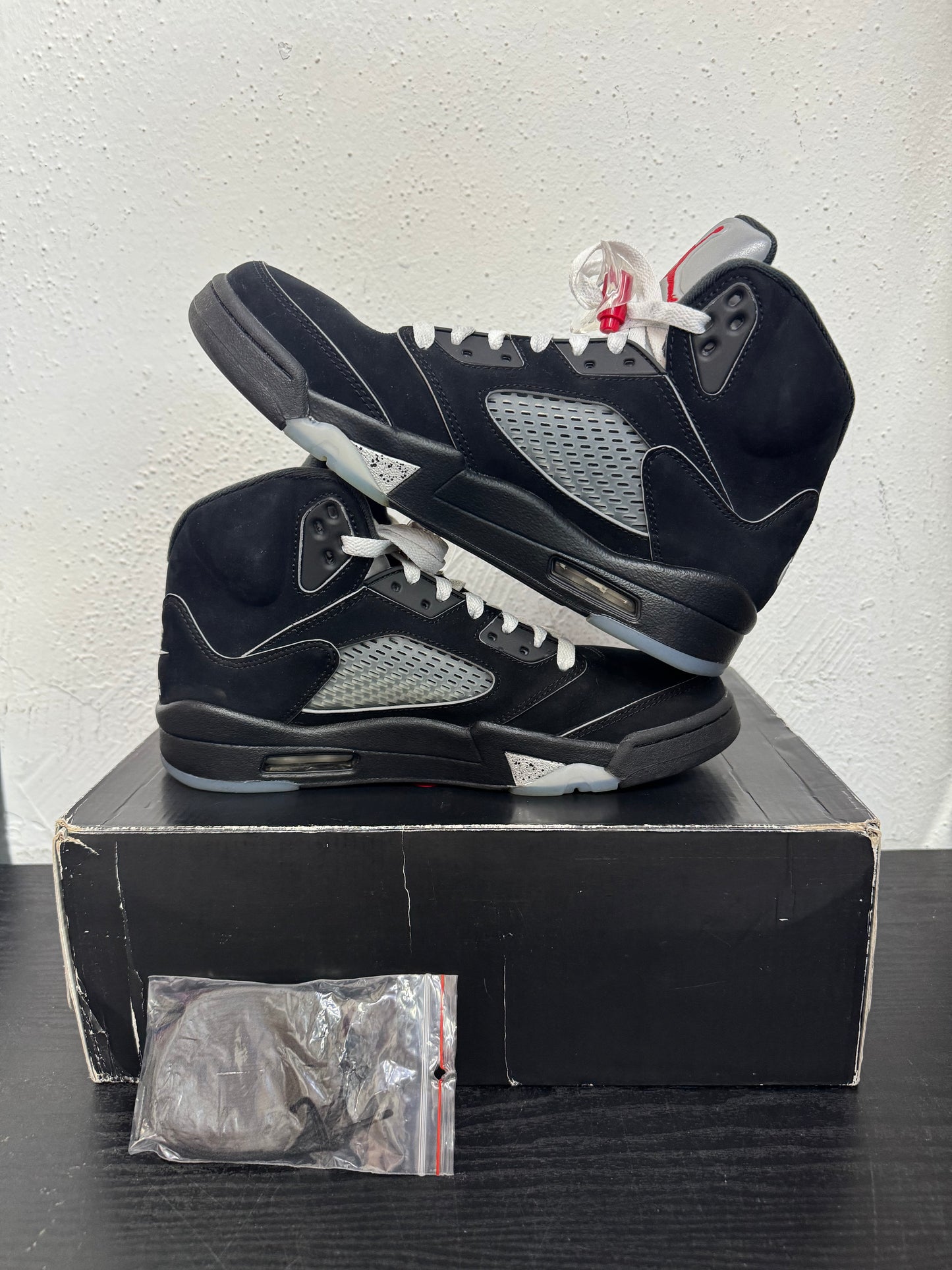 JORDAN 5 REIMAGINED METALLIC BLACK (USED)