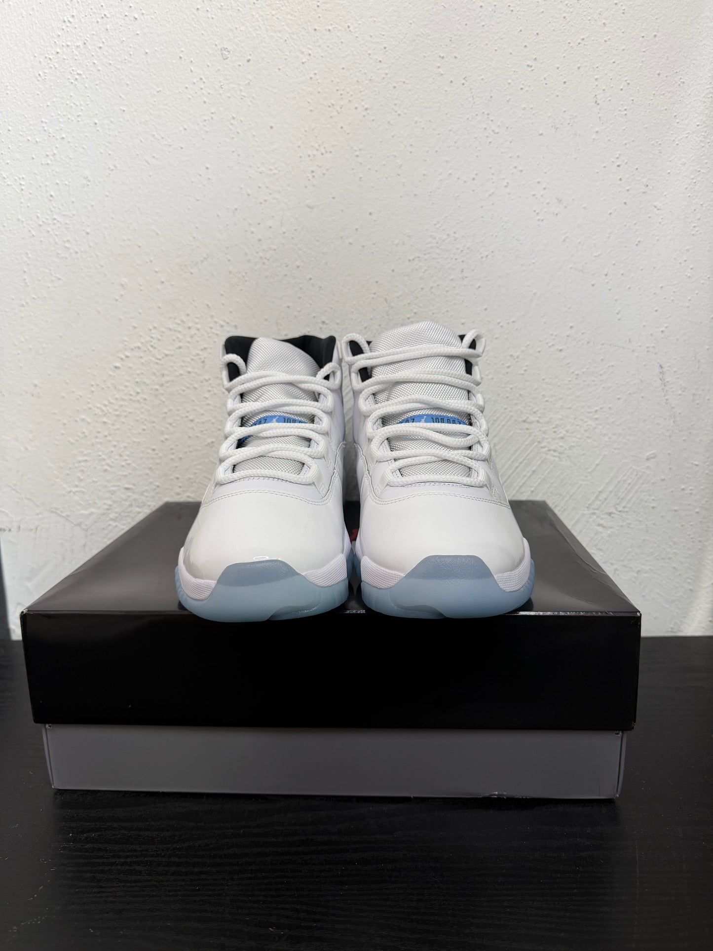 JORDAN 11 LEGEND BLUE