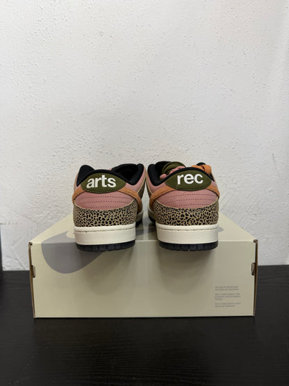DUNK LOW SB ARTS-REC
