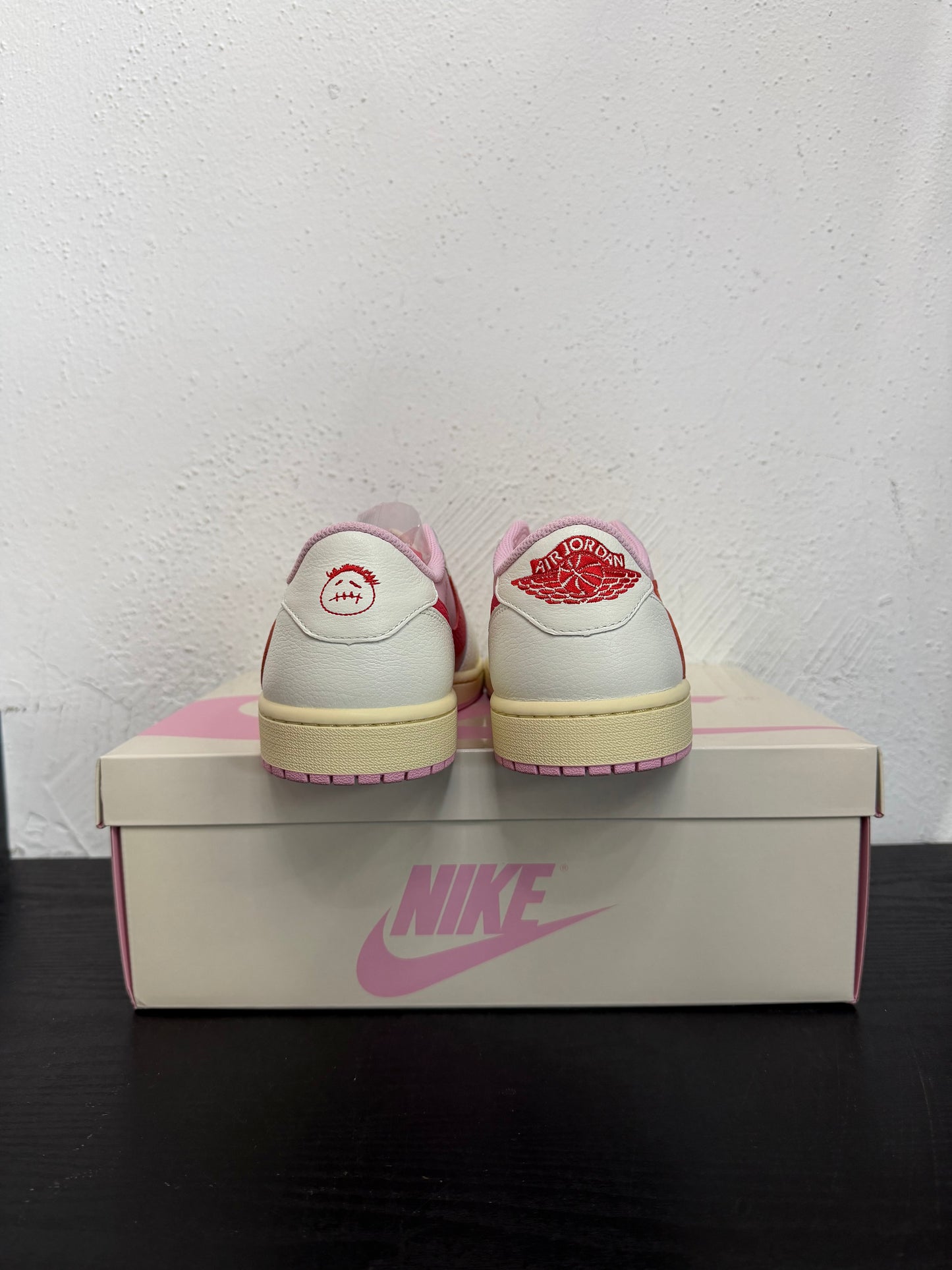 JORDAN 1 LOW TRAVIS SCOTT TROPICAL PINK