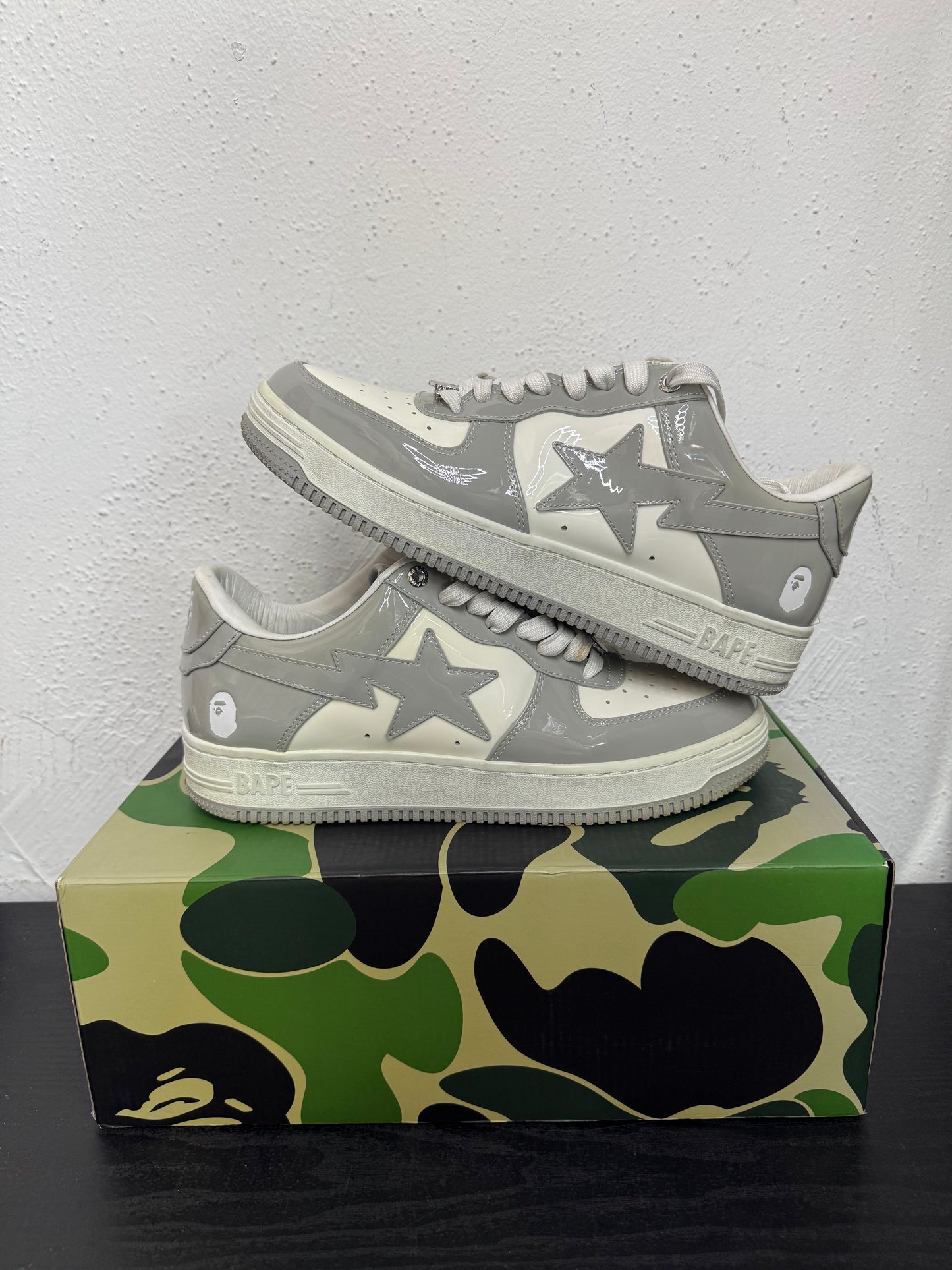 BAPESTA PATENT LEATHER WHT/GREY (USED)