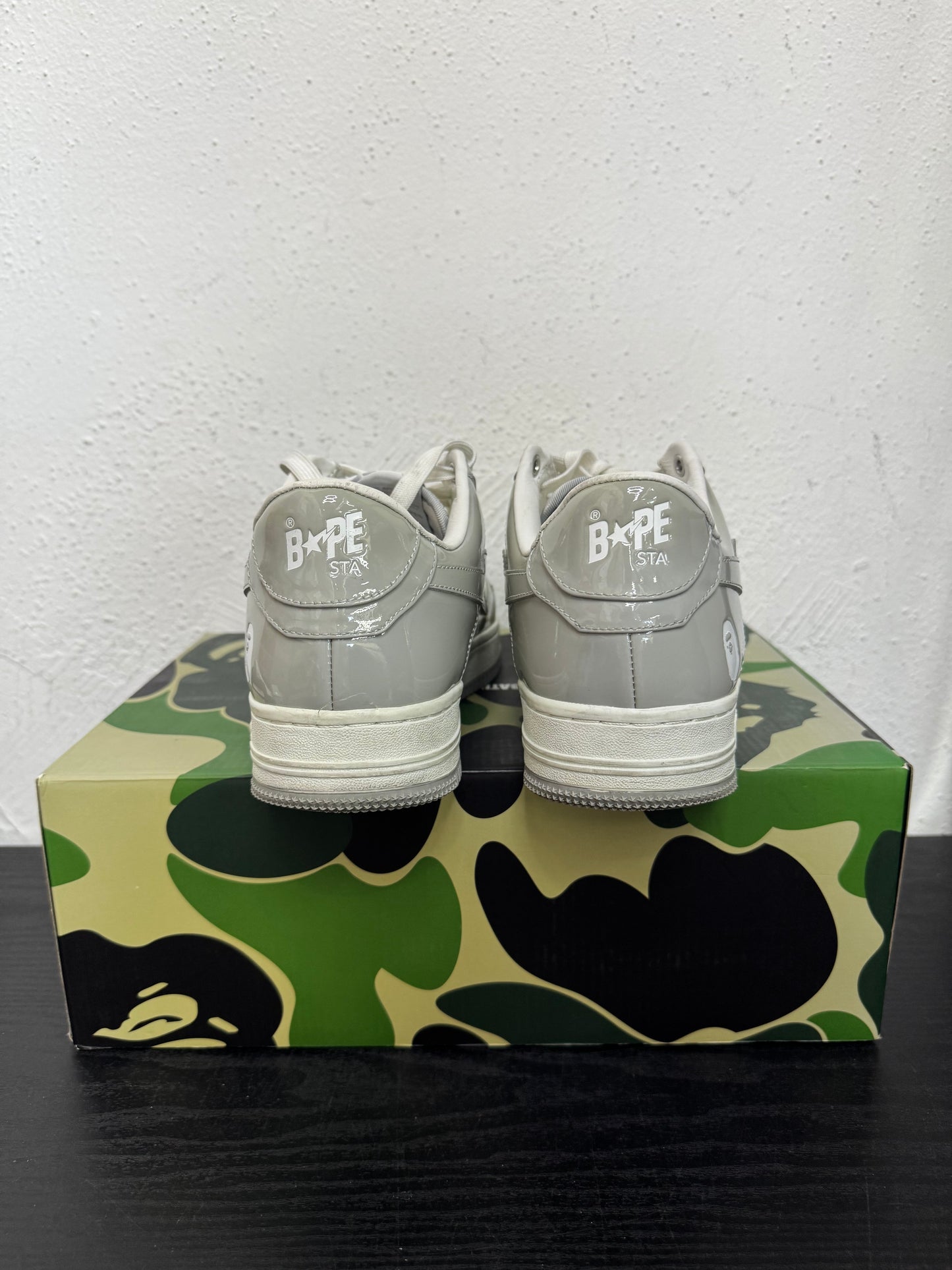BAPESTA PATENT LEATHER WHT/GREY (USED)