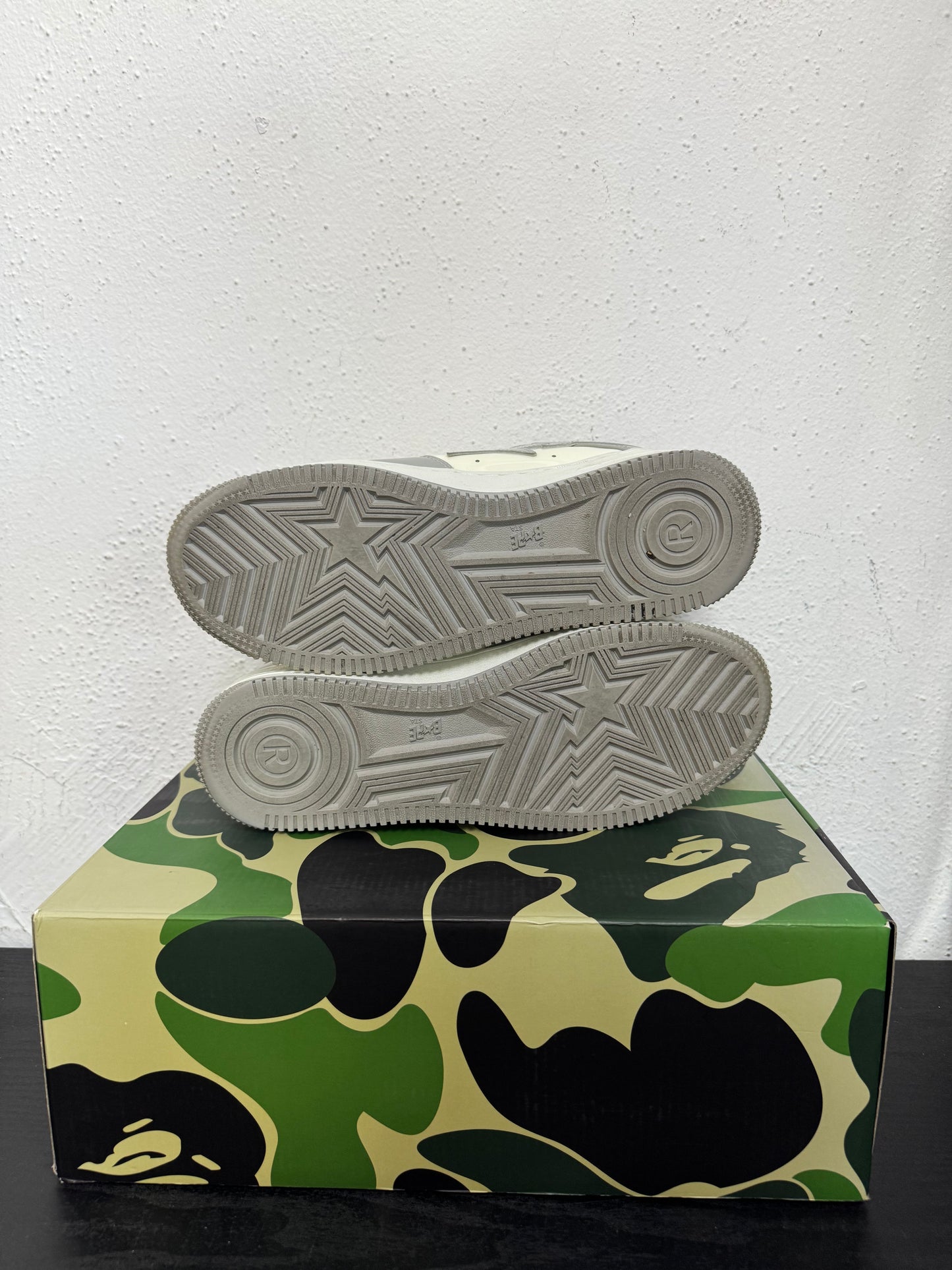 BAPESTA PATENT LEATHER WHT/GREY (USED)