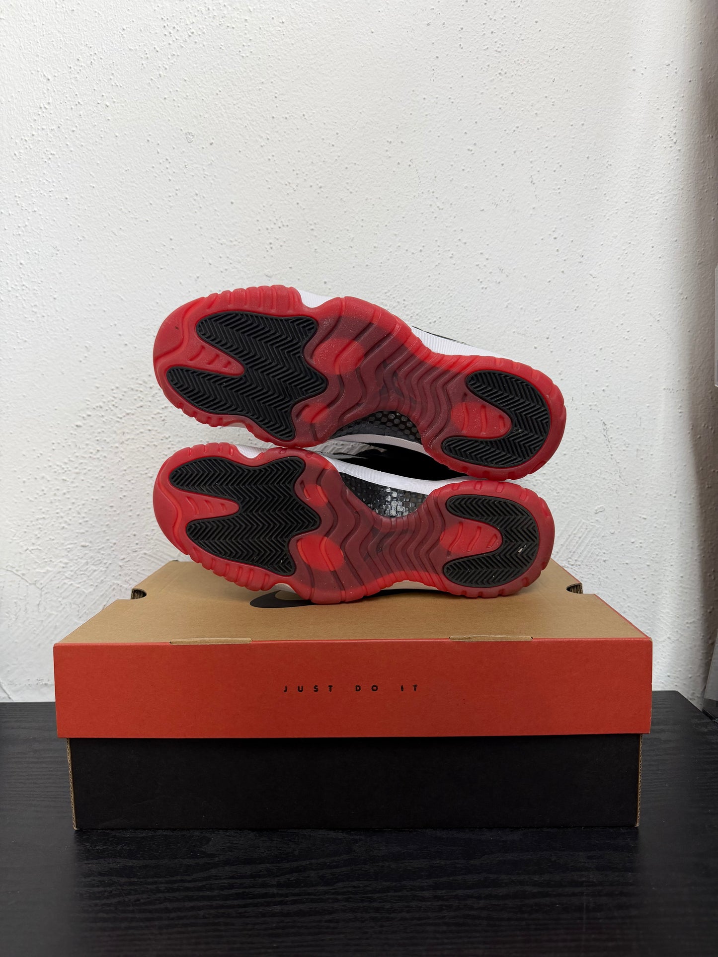 JORDAN 11 LOW BRED (USED)