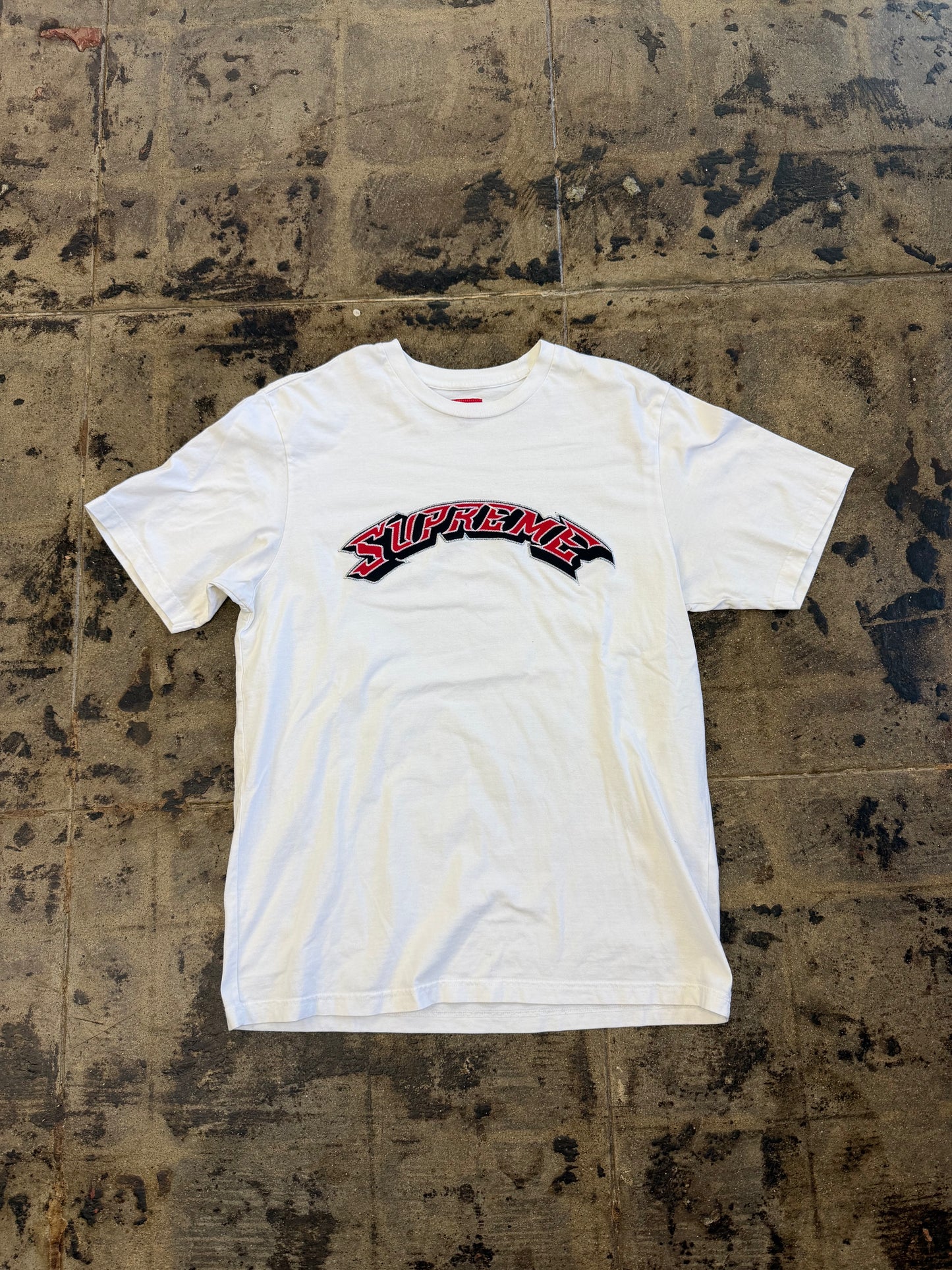 SUPREME APPLIQUE ARC TEE