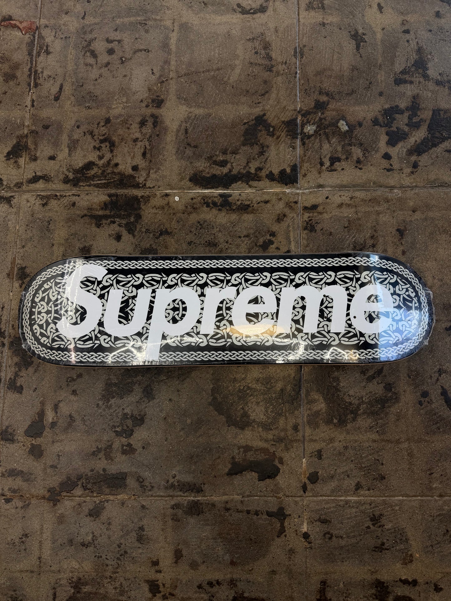 Supreme Celtic Knot
Skateboard Deck
