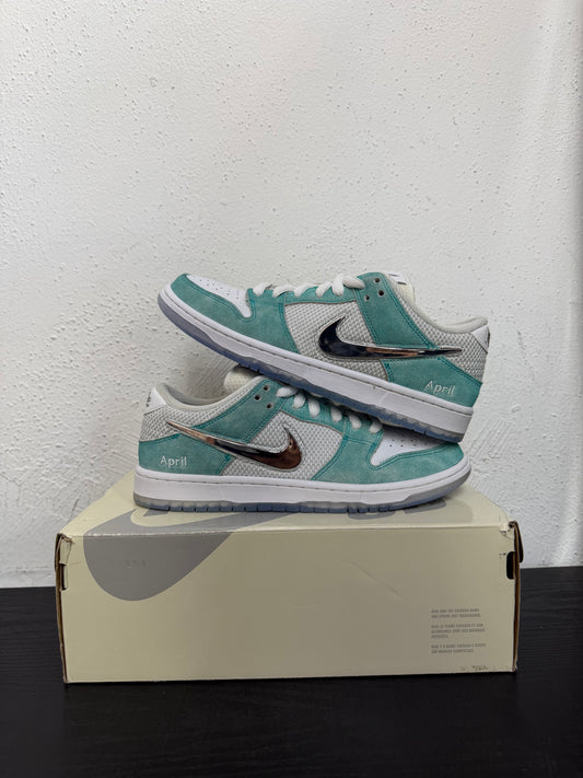 DUNK LOW SB APRIL
