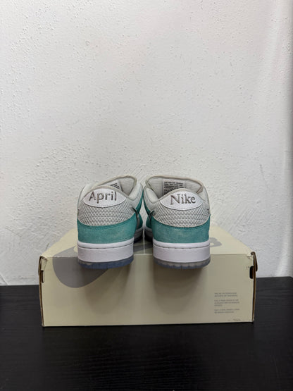 DUNK LOW SB APRIL