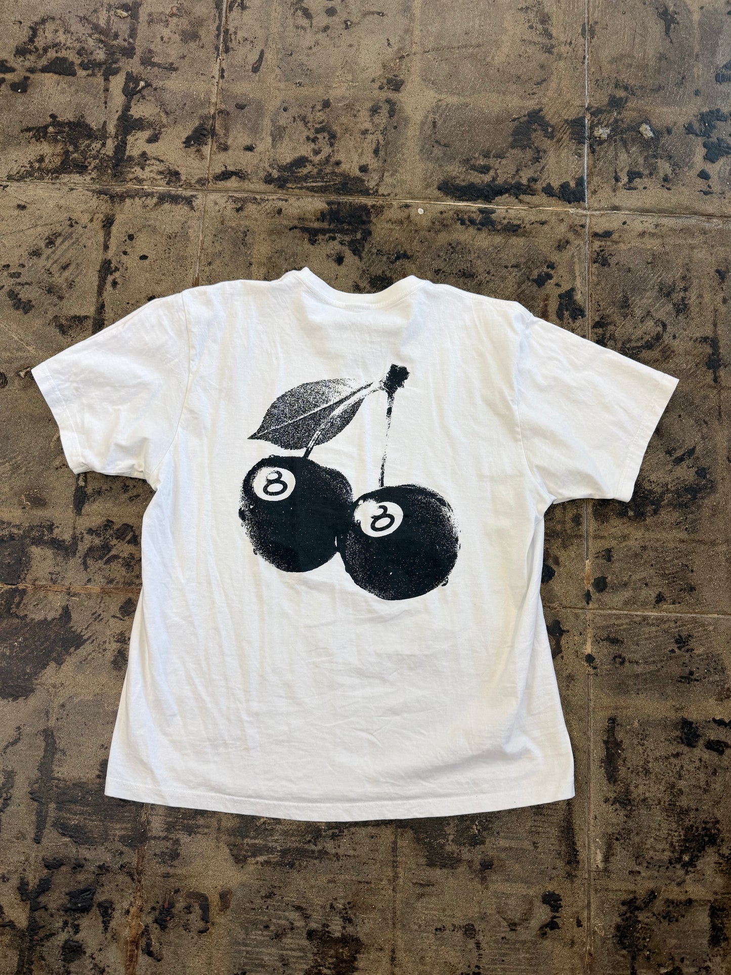 STUSSY CHERRY WHITE TEE (USED)