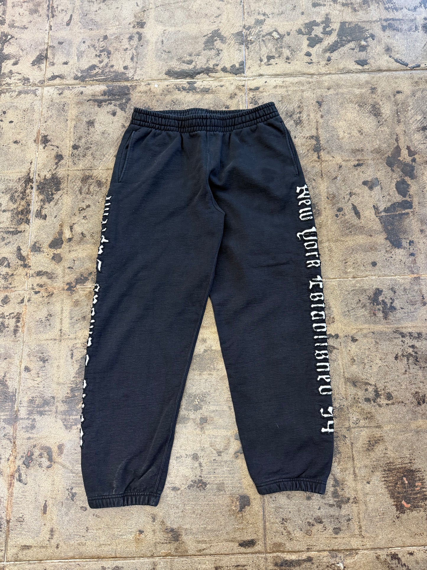 SUPREME BLACK SWEAT PANTS NY EST. 94 (USED)