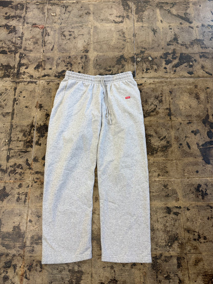 SUPREME SMALL BOX GREY SWEAT PANT (USED)