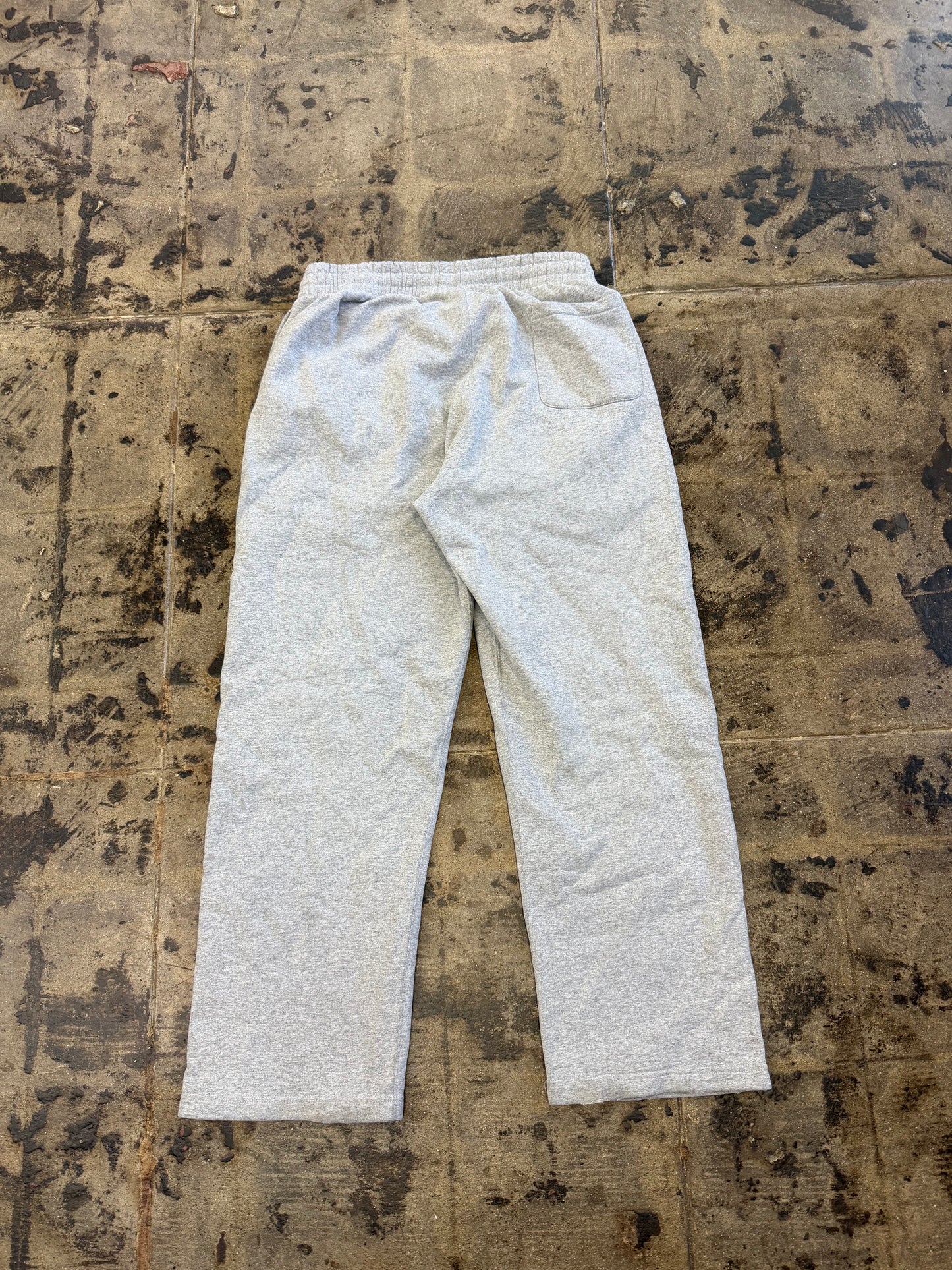 SUPREME SMALL BOX GREY SWEAT PANT (USED)