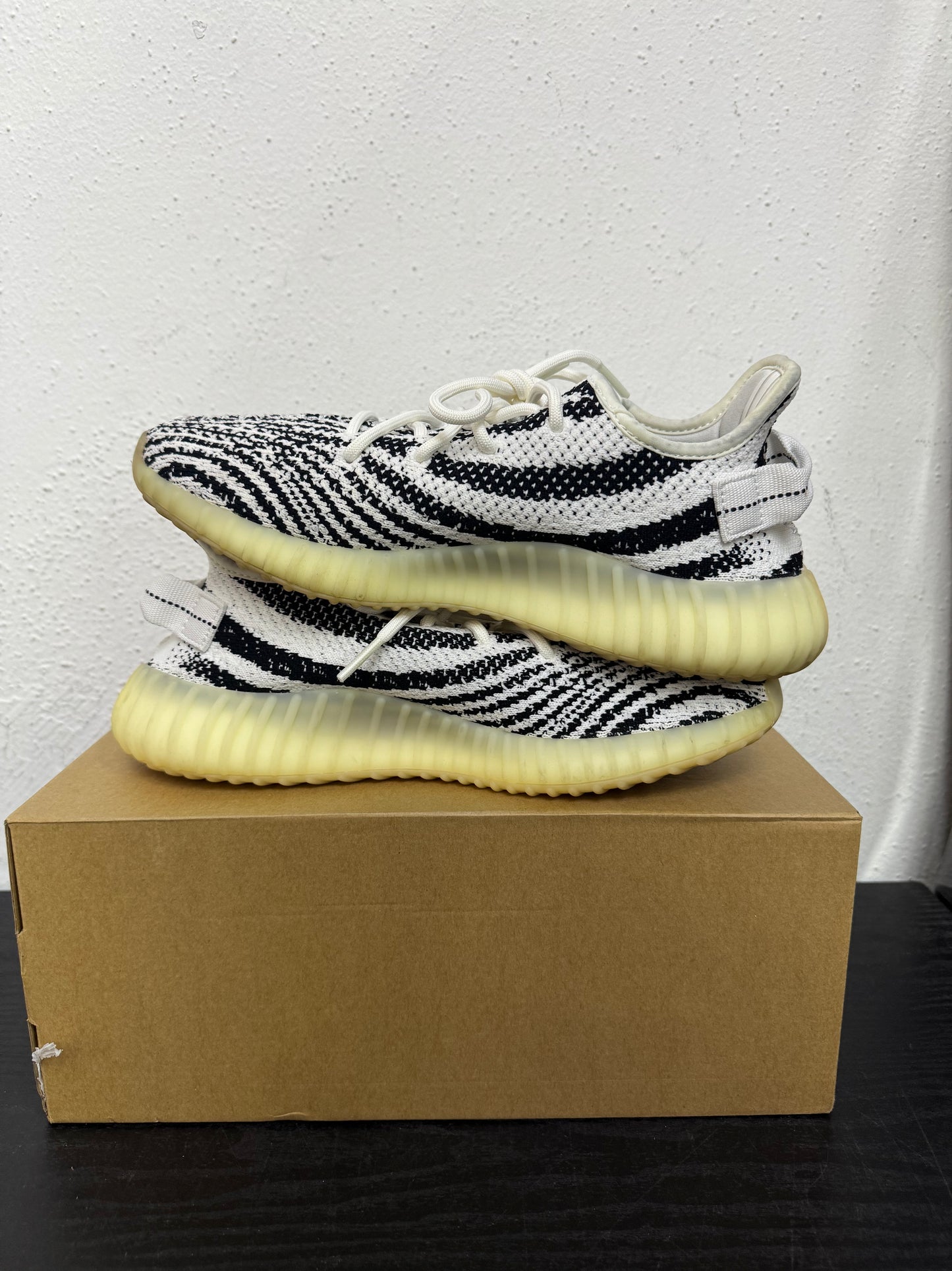 YEEZY 350 ZEBRA (USED)