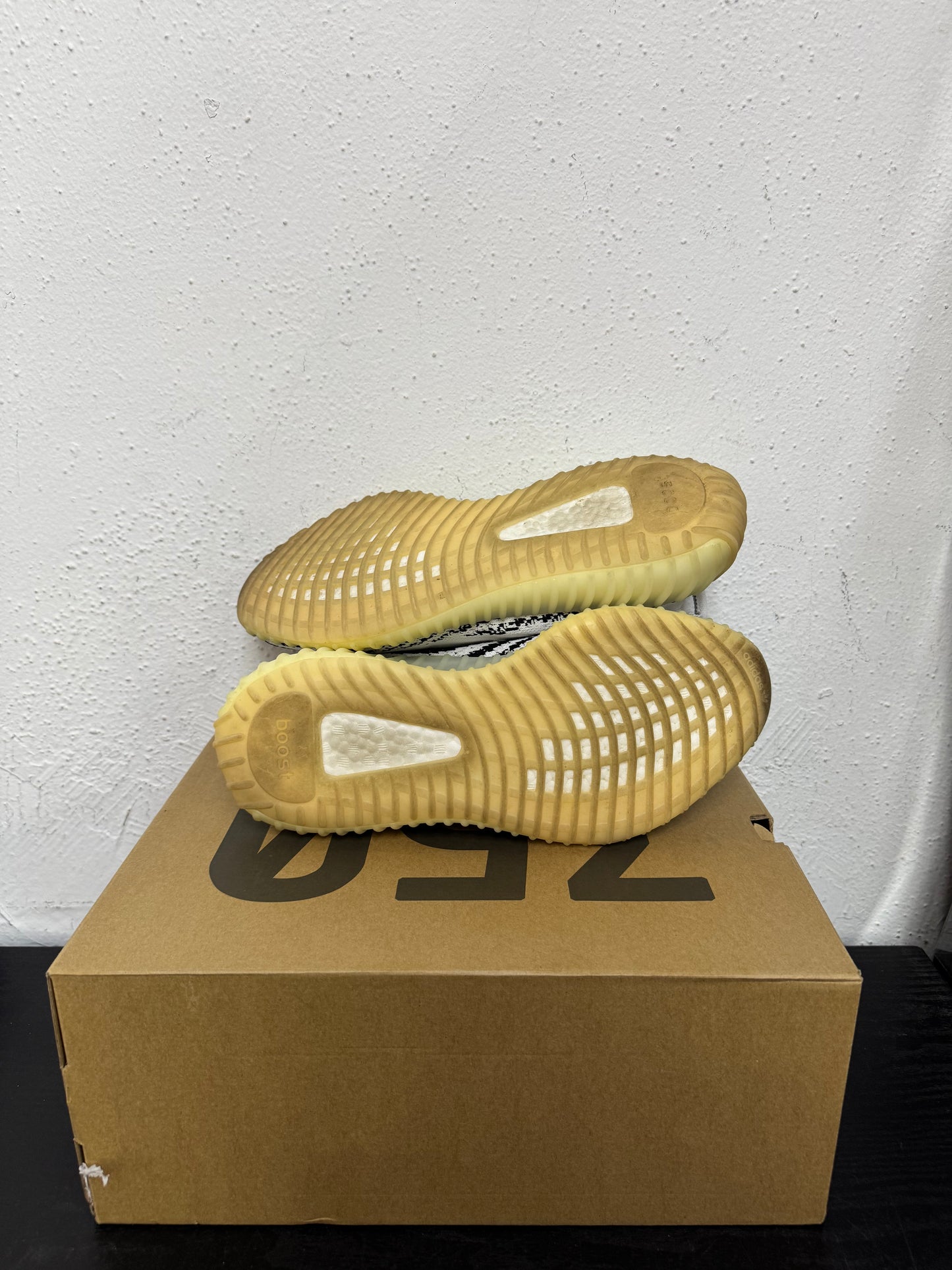 YEEZY 350 ZEBRA (USED)