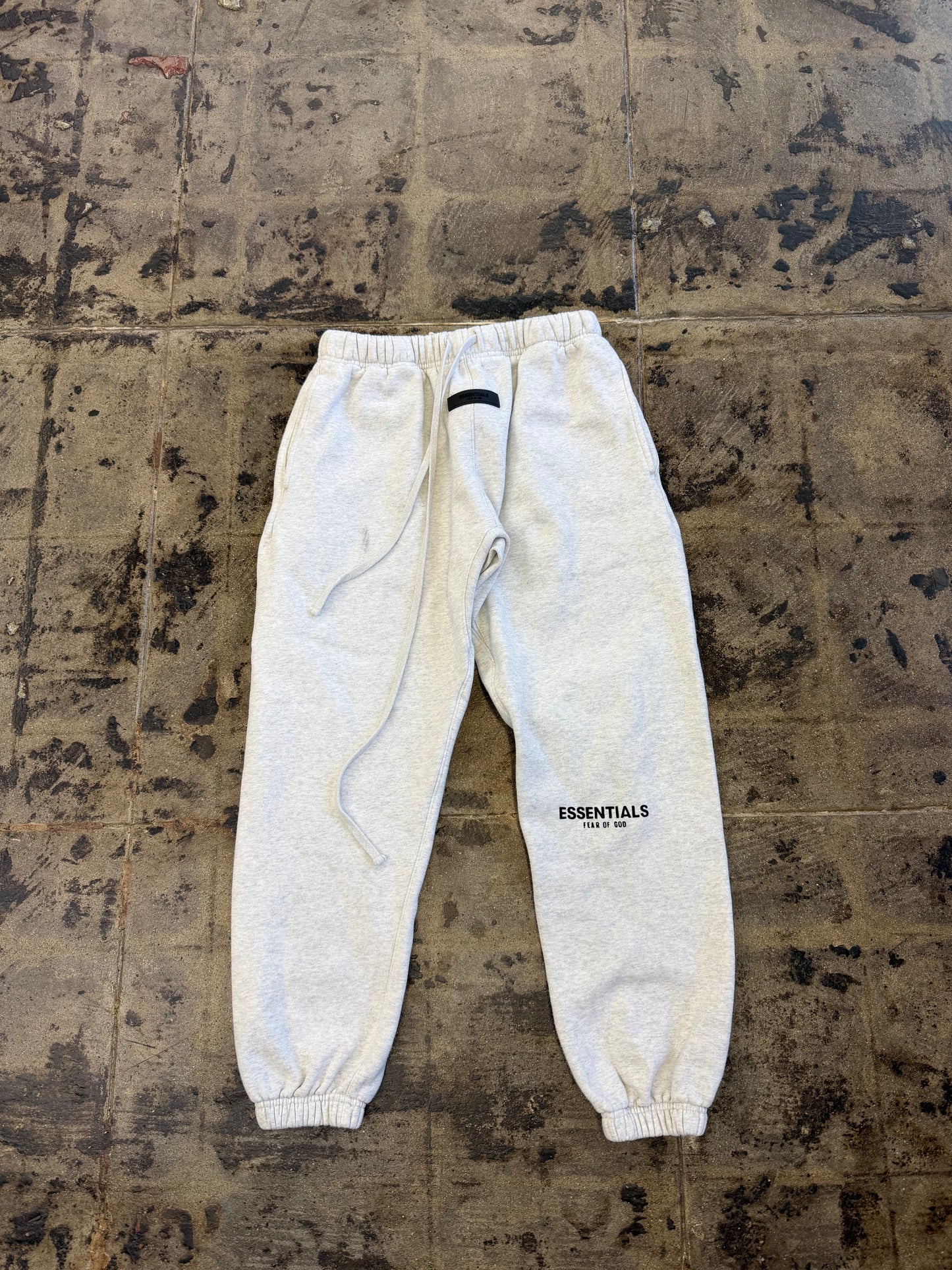ESSENTIAL GREY SWEAT PANTS(USED)