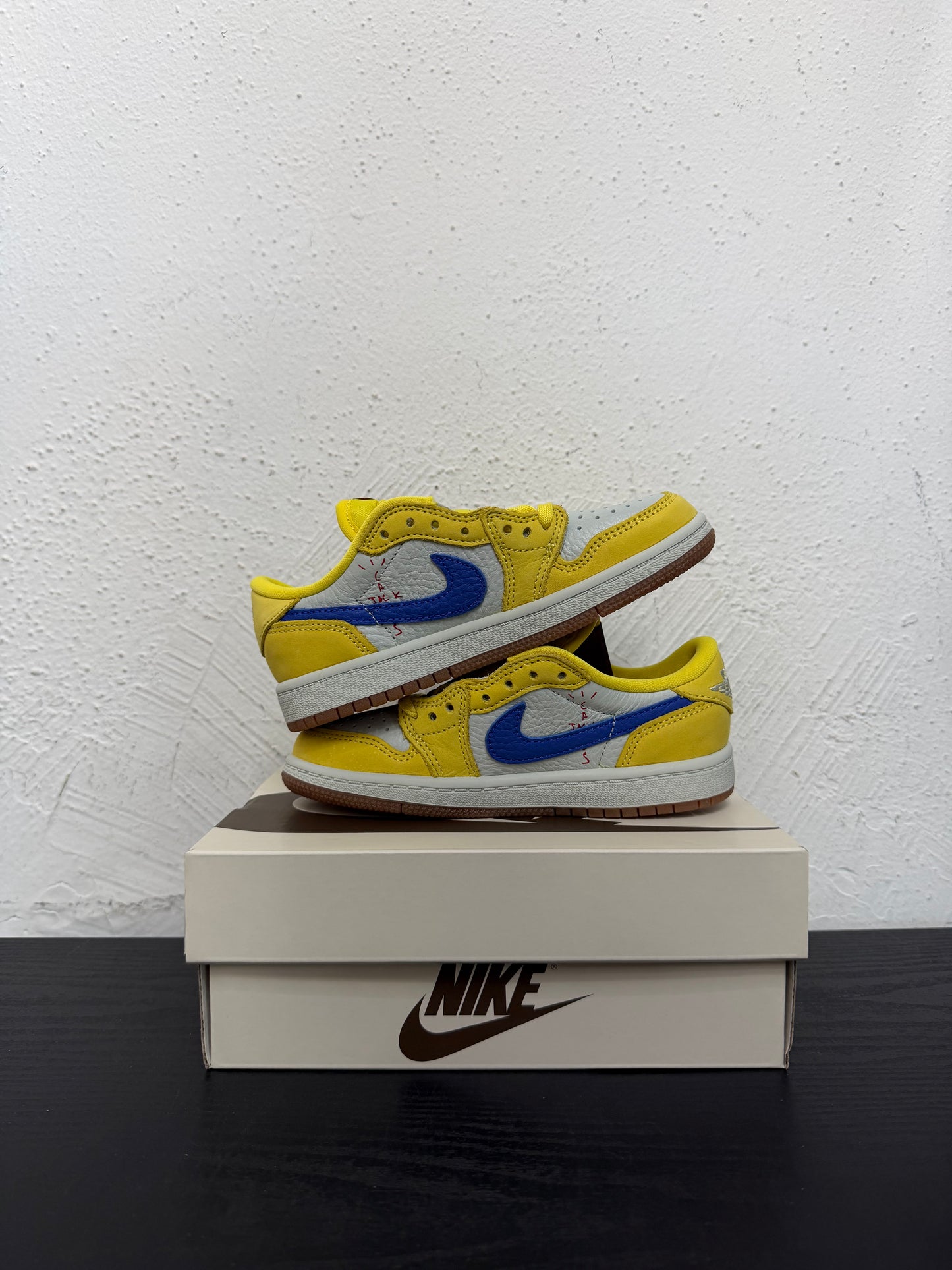 JORDAN 1 LOW TRAVIS SCOTT CANARY (PS&TD)