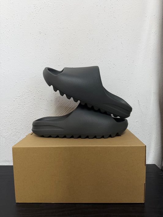 YEEZY SLIDE DARK ONYX