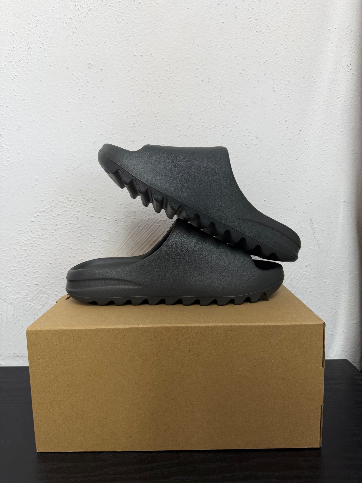 YEEZY SLIDE DARK ONYX