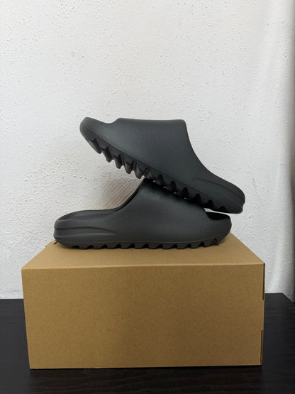 YEEZY SLIDE DARK ONYX