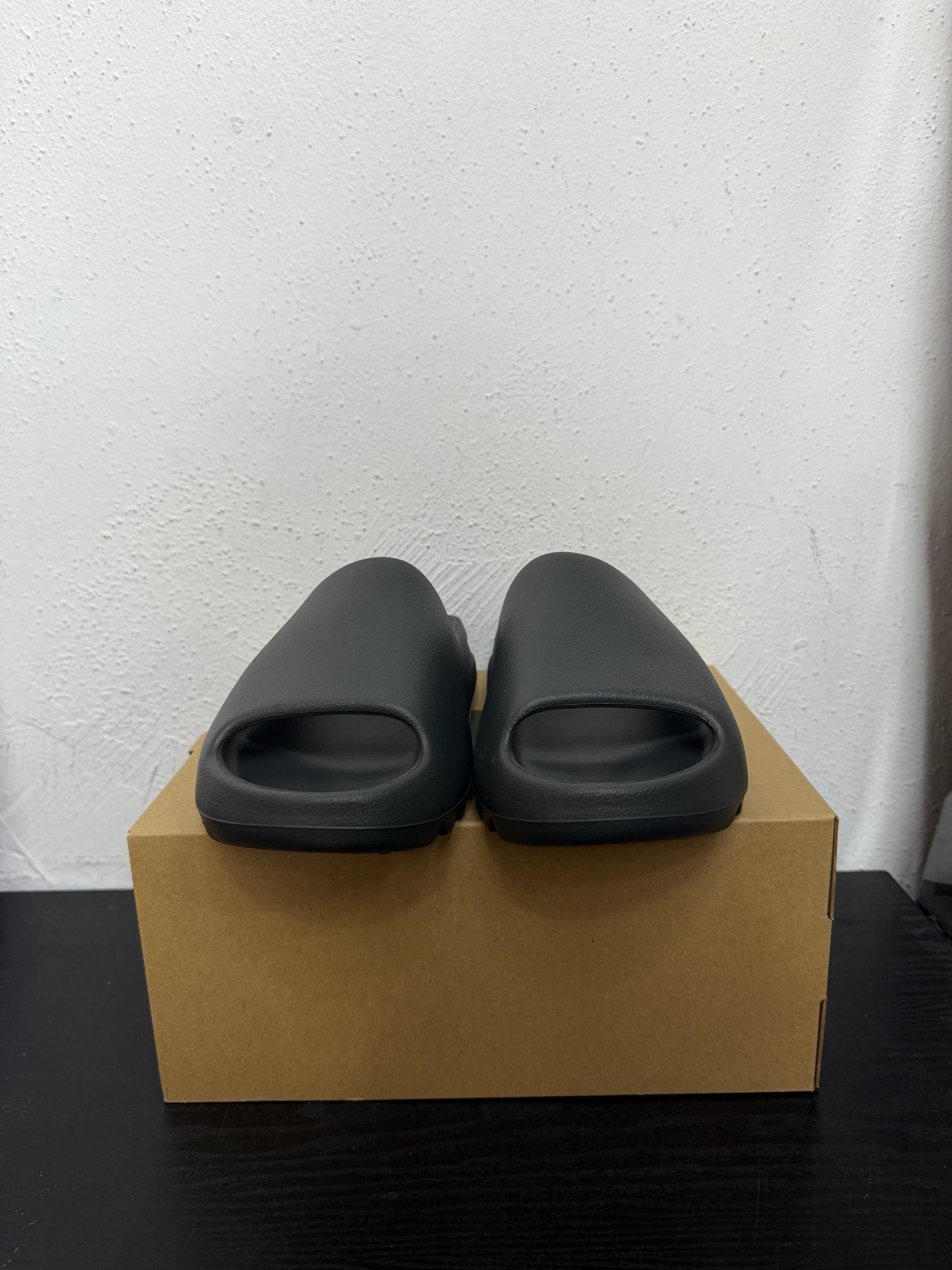 YEEZY SLIDE DARK ONYX