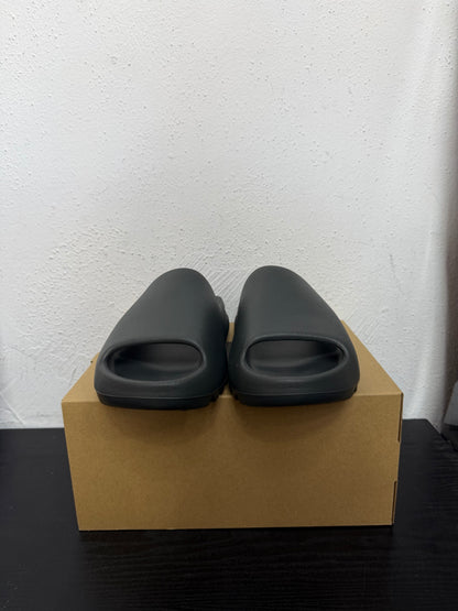 YEEZY SLIDE DARK ONYX