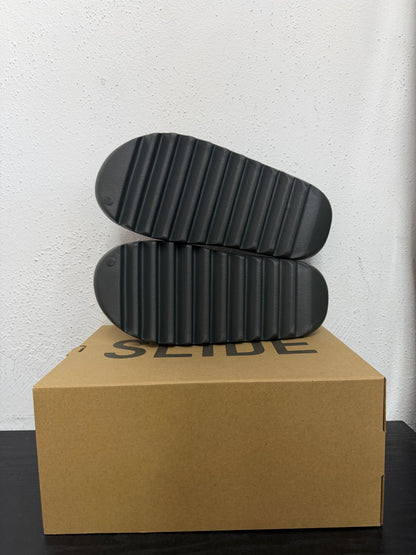 YEEZY SLIDE DARK ONYX
