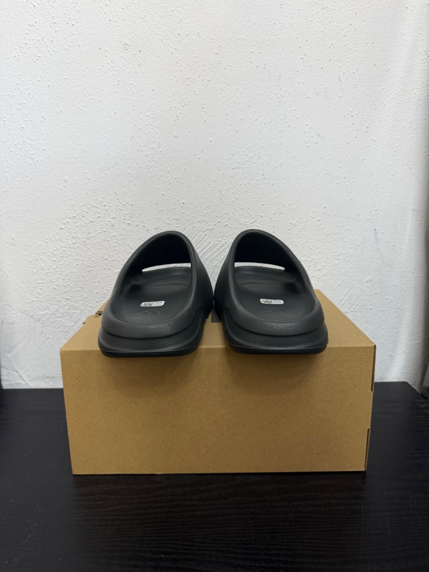 YEEZY SLIDE DARK ONYX
