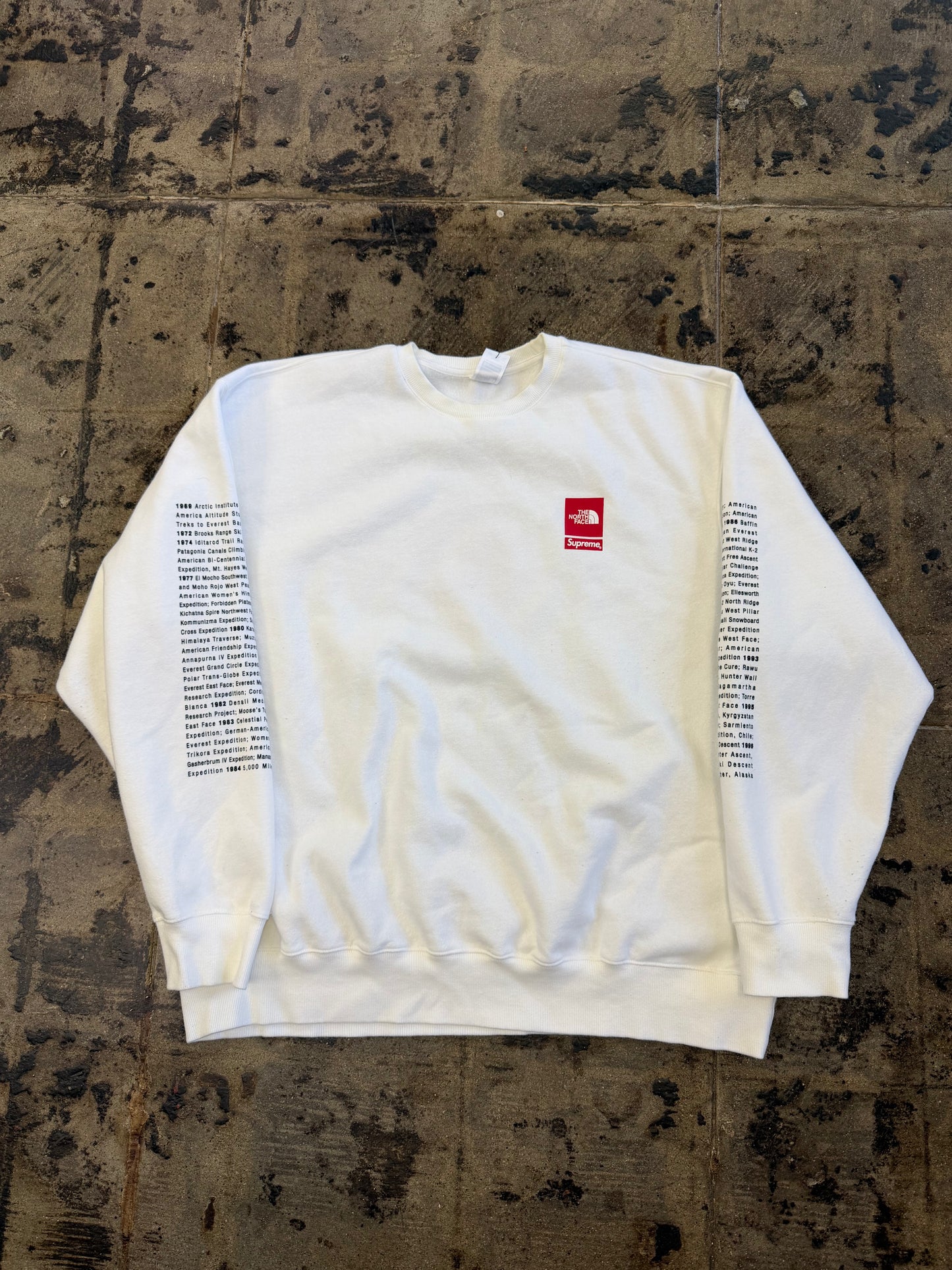 SUPREME NORTH FACE WHITE CREWNECK (USED)