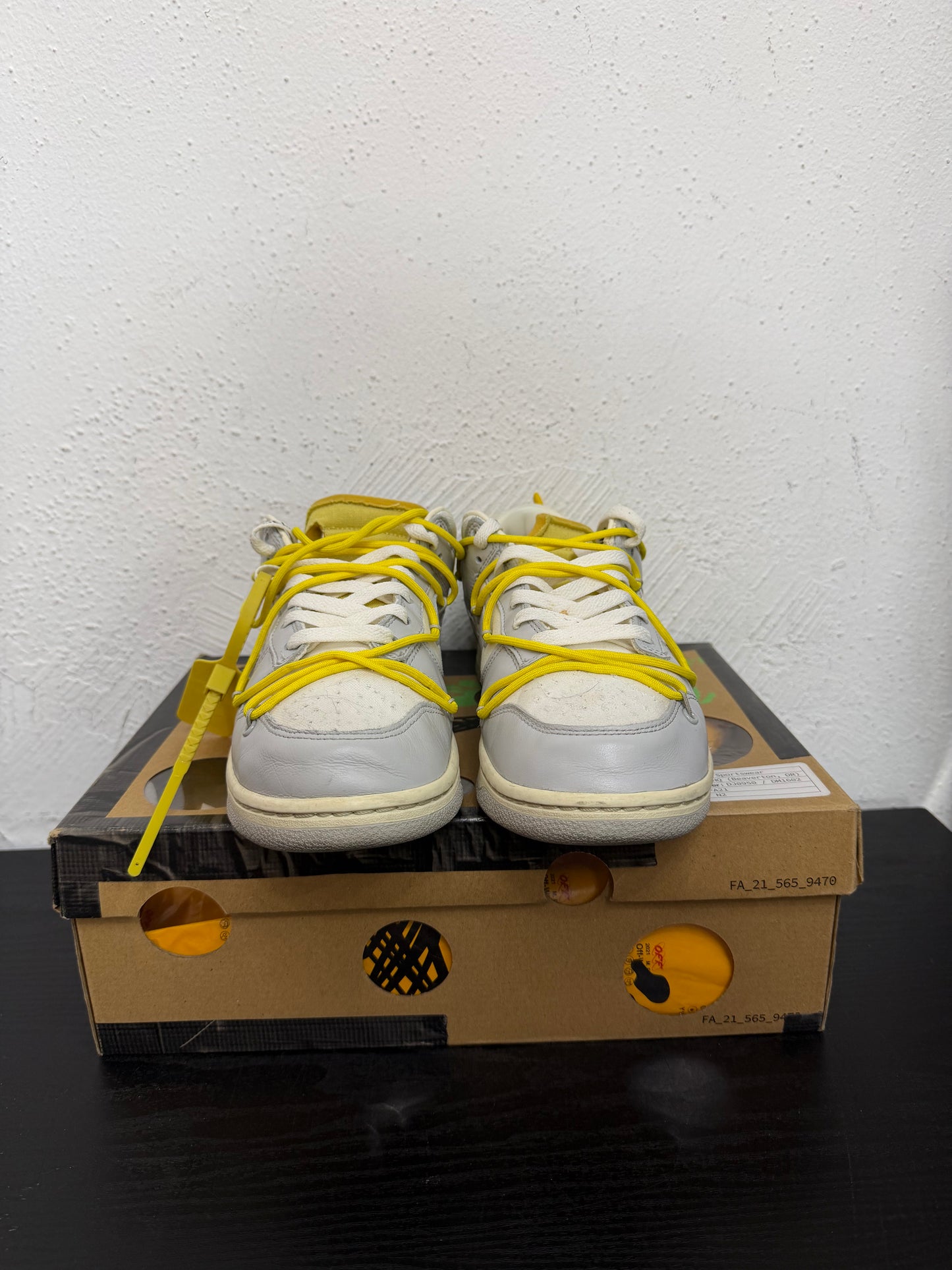 DUNK LOW OFF WHITE LOT 29 (USED)