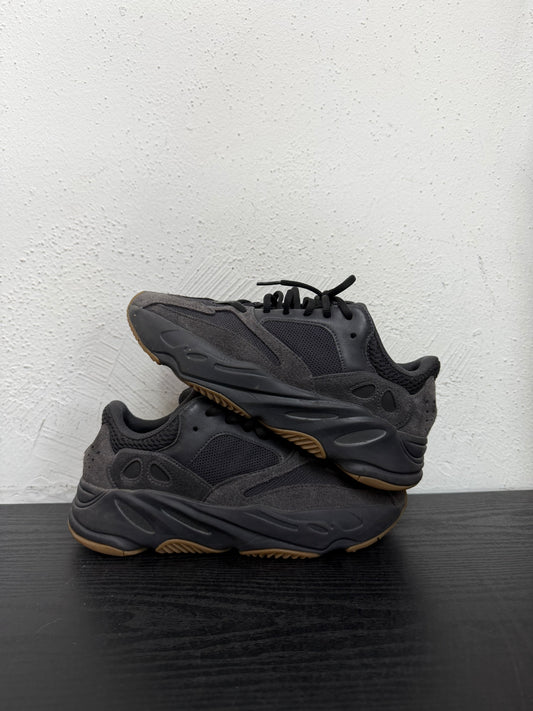 YEEZY 700 UTILITY BLACK (USED) (NB)