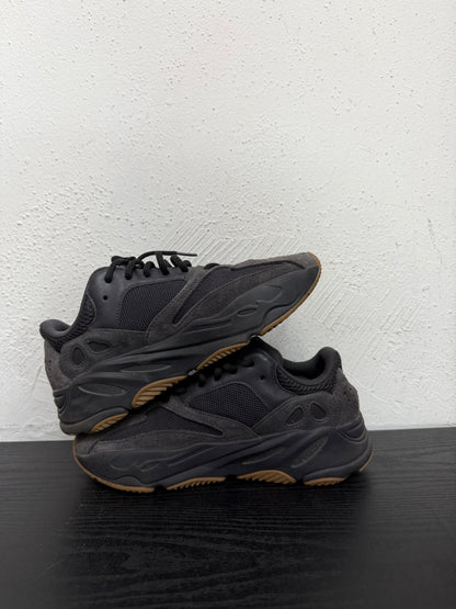 YEEZY 700 UTILITY BLACK (USED) (NB)