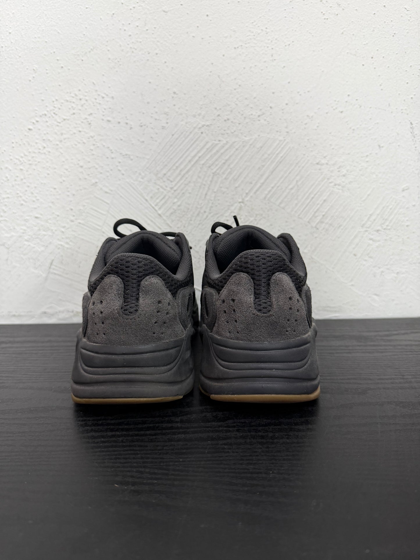 YEEZY 700 UTILITY BLACK (USED) (NB)